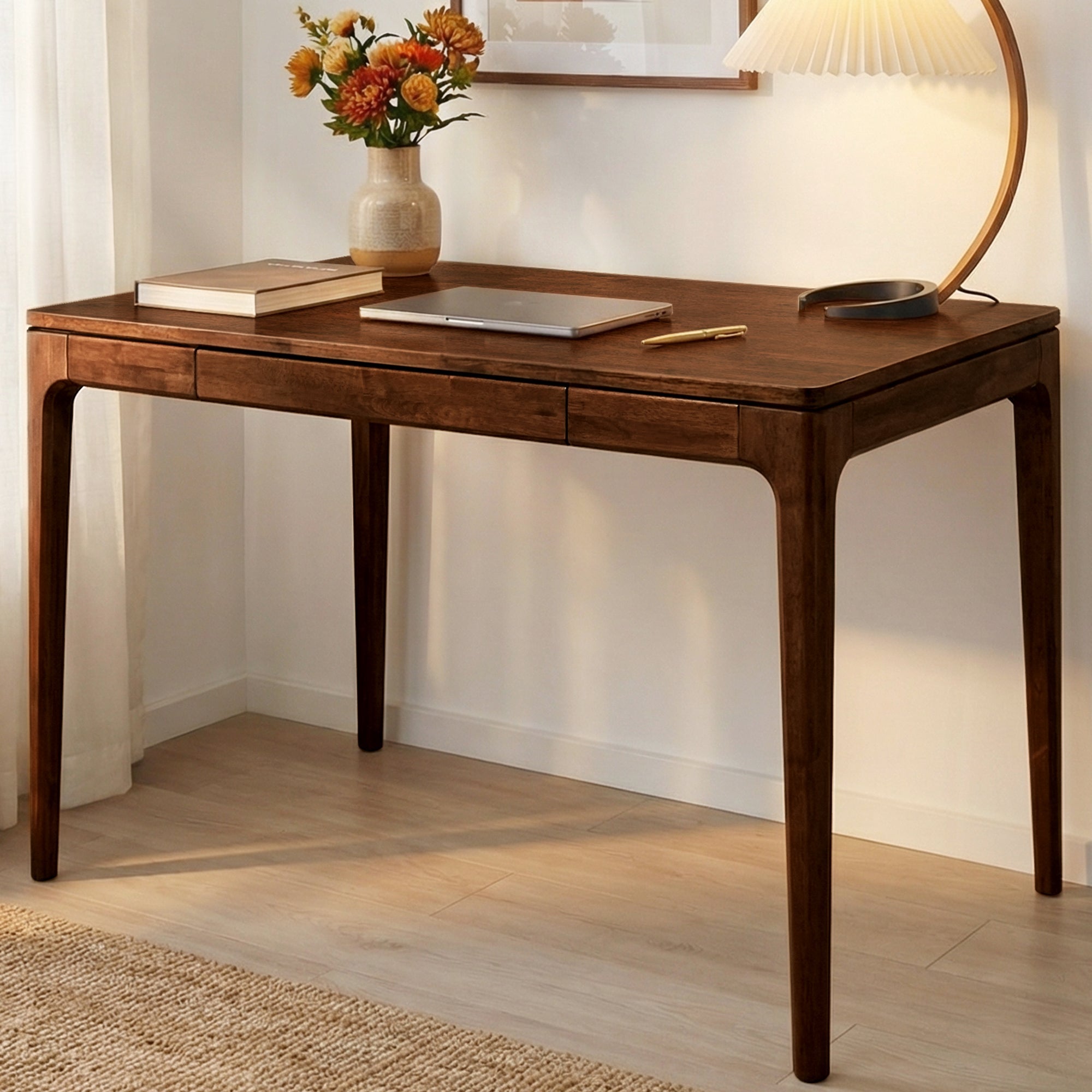Bureau Wilma | Bois d’hévéa massif | Tiroir intégré & coins arrondis - Les Trouvailles de JustineTableDH International Trading Inc.Walnut