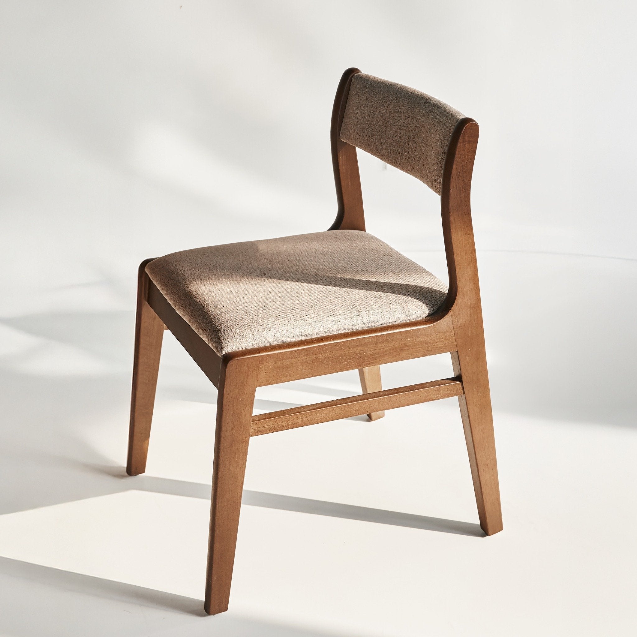 Chaise de salle à manger HOBRO | Bois d’hévéa| Assise rembourrée | Design moderne et minimaliste - Les Trouvailles de JustinechairAltera