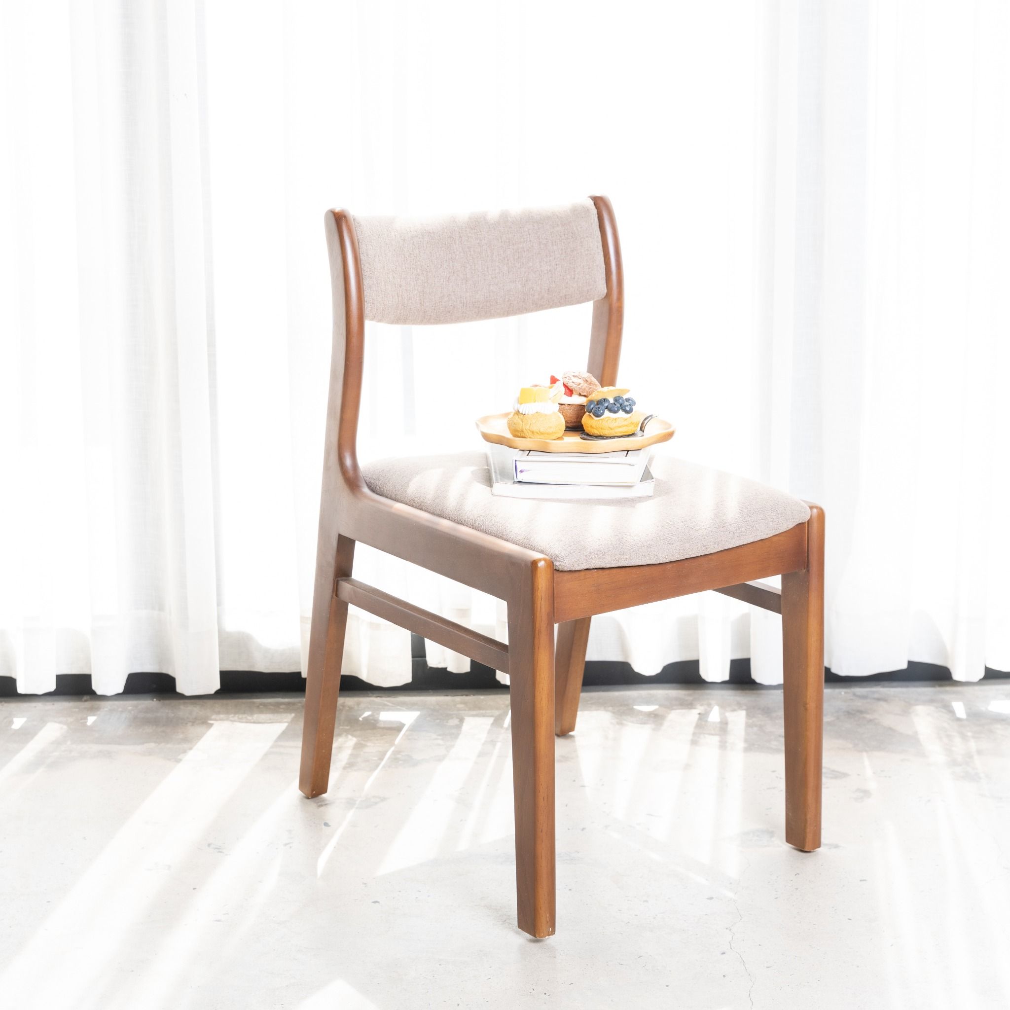 Chaise de salle à manger HOBRO | Bois d’hévéa| Assise rembourrée | Design moderne et minimaliste - Les Trouvailles de JustinechairAltera