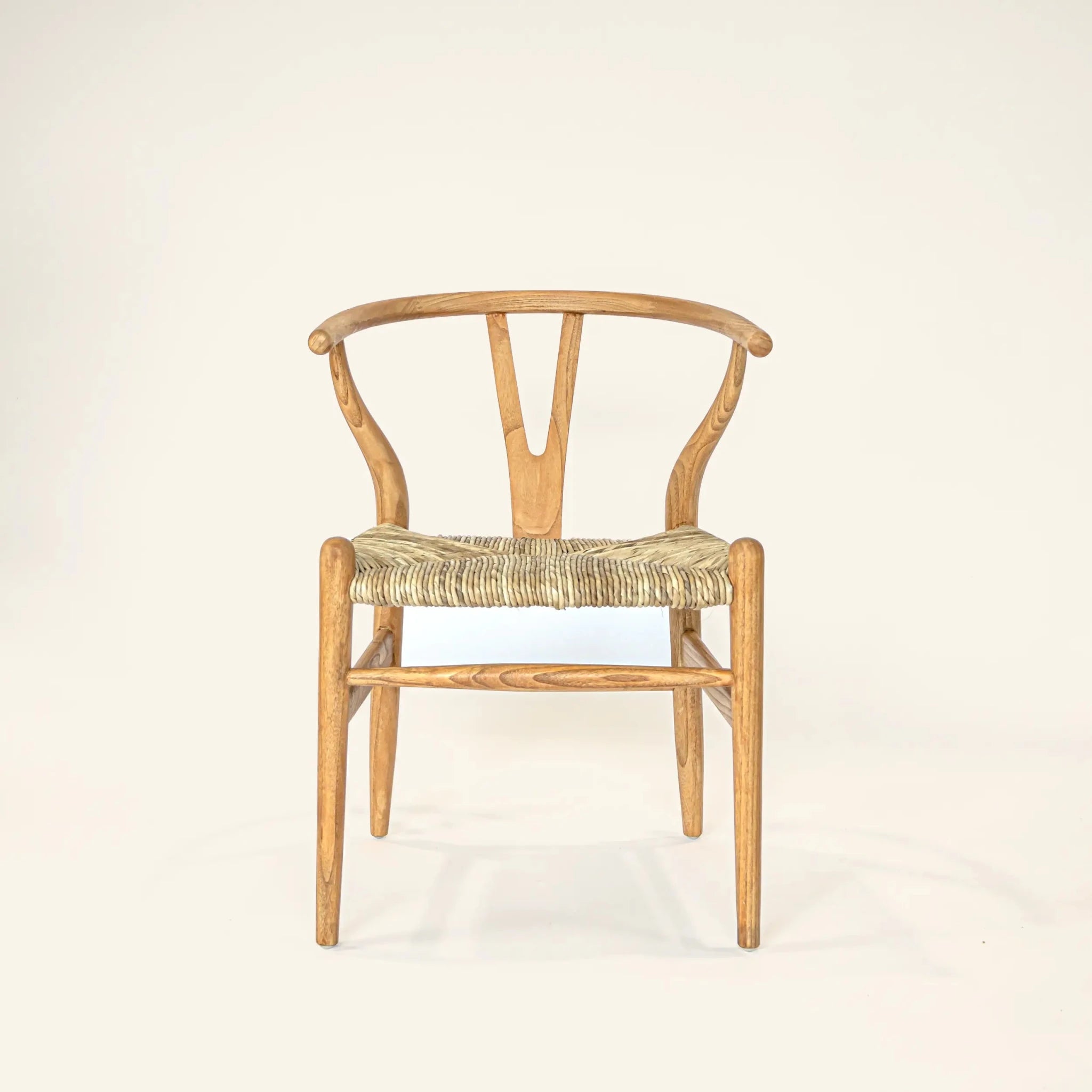 Chaise wishbone en teck et écorce de bananier - Les Trouvailles de JustineChaises de table à dinerCRUSOË