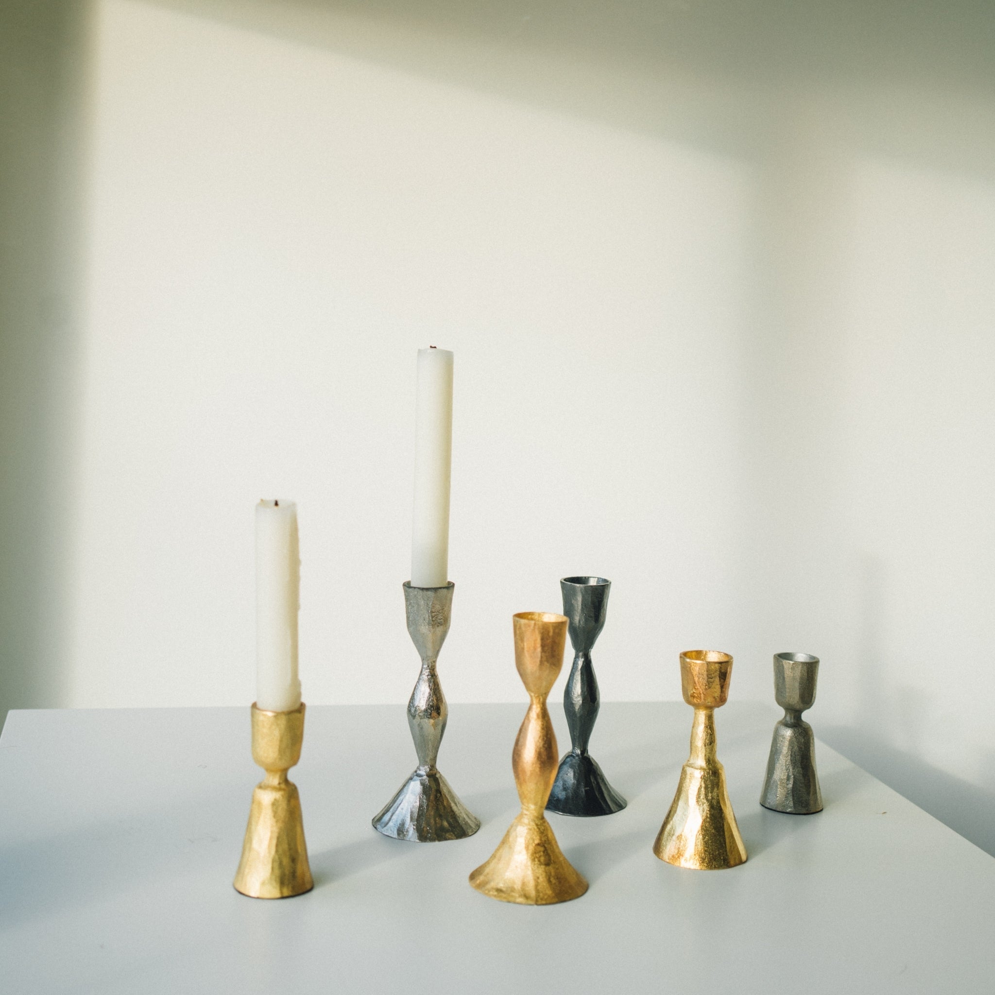 Chandelier Zora Forgé | Grand Format | Fait à la main | Gunmetal - Les Trouvailles de JustineIndaba Home