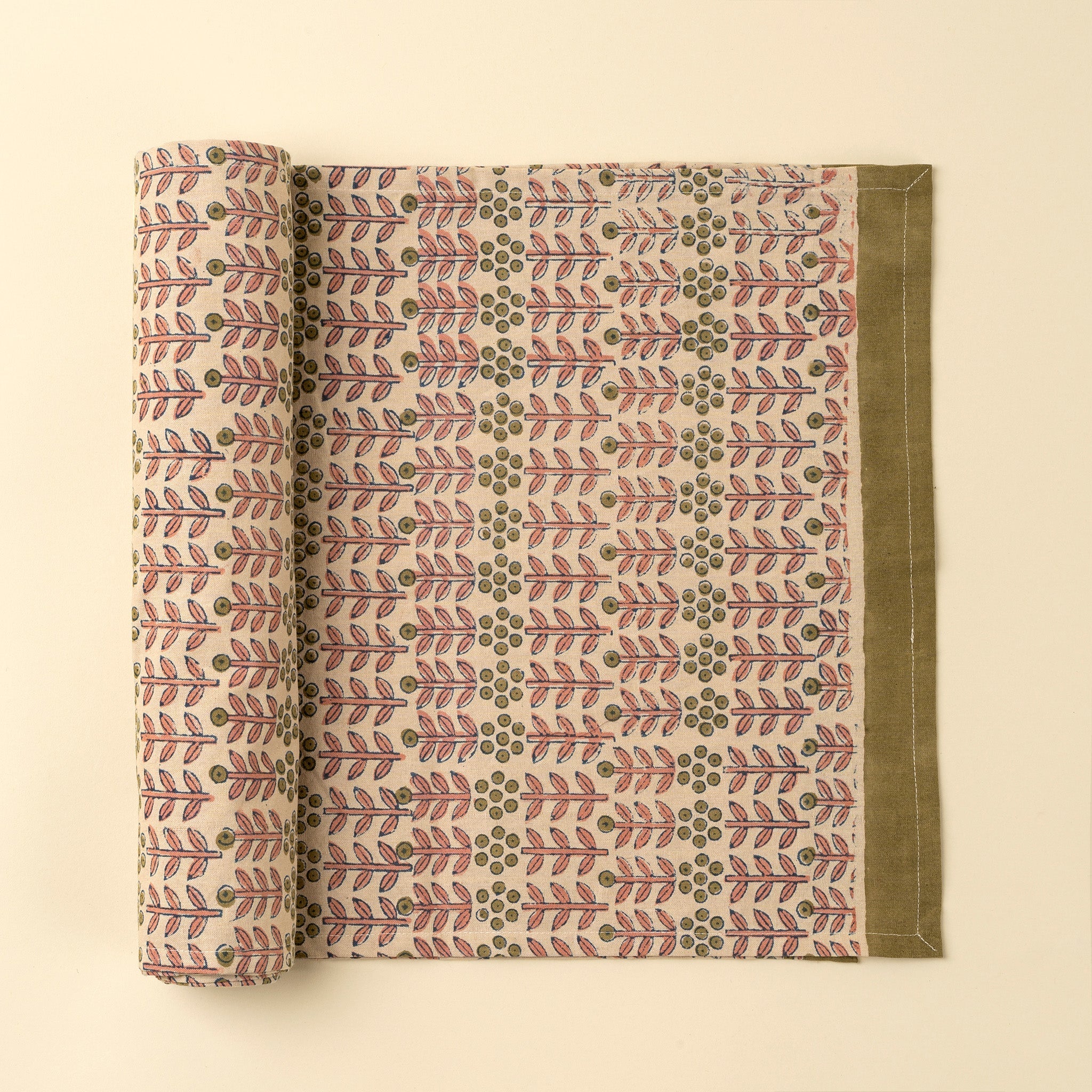 Chemin de table Floria imprimé au bloc, Grand format | Fait à la main | Coton biologique | Indaba - Les Trouvailles de JustineIndaba Home