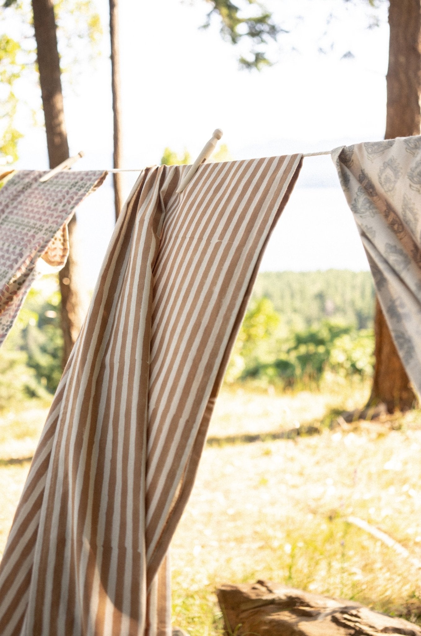 Chemin de table Terracotta Stripe imprimé au bloc | Fait à la main | Coton biologique | Indaba - Les Trouvailles de JustineIndaba Home