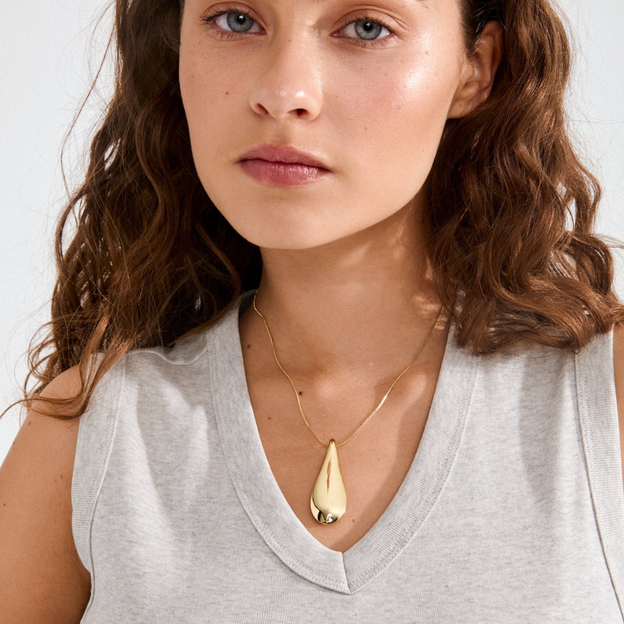Collier fin à pendentif goutte doré, chaîne délicate