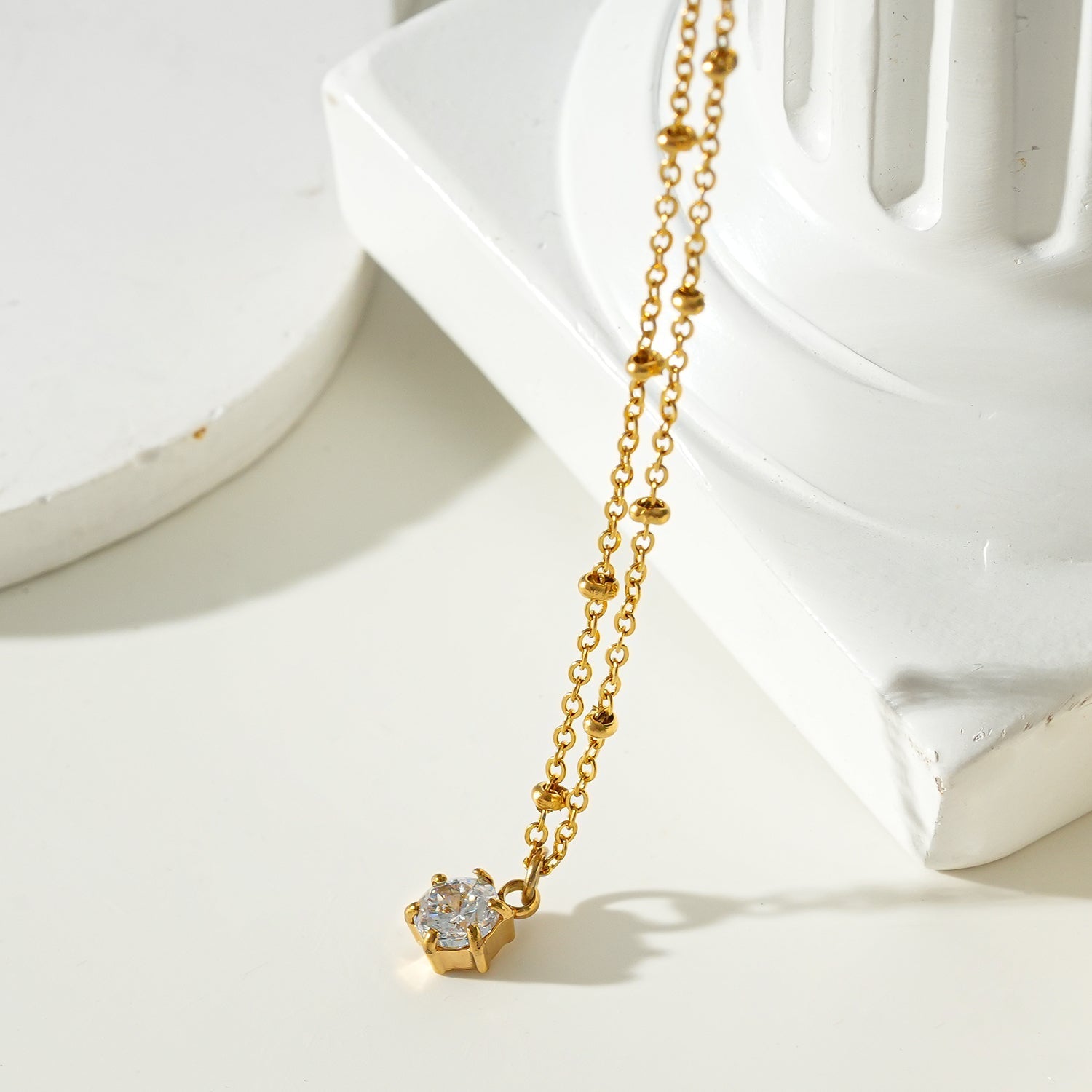 Collier KADIRI | Pendentif solitaire en zirconia sur chaîne perlée - Les Trouvailles de JustineNECKLACEHACKNEY NINE Jewellery