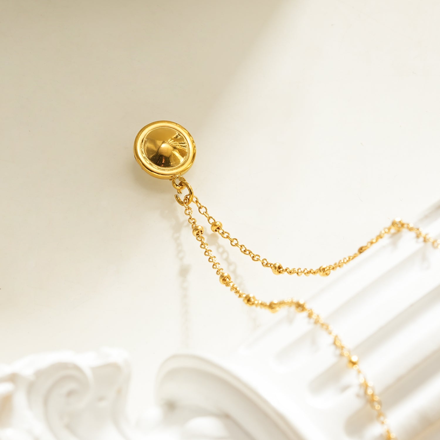 Collier LATAHIA | Collier à chaîne perlée avec pendentif en perle d’eau douce & bordure pavé zirconia - Les Trouvailles de JustineSTUD EARRINGSHACKNEY NINE Jewellery