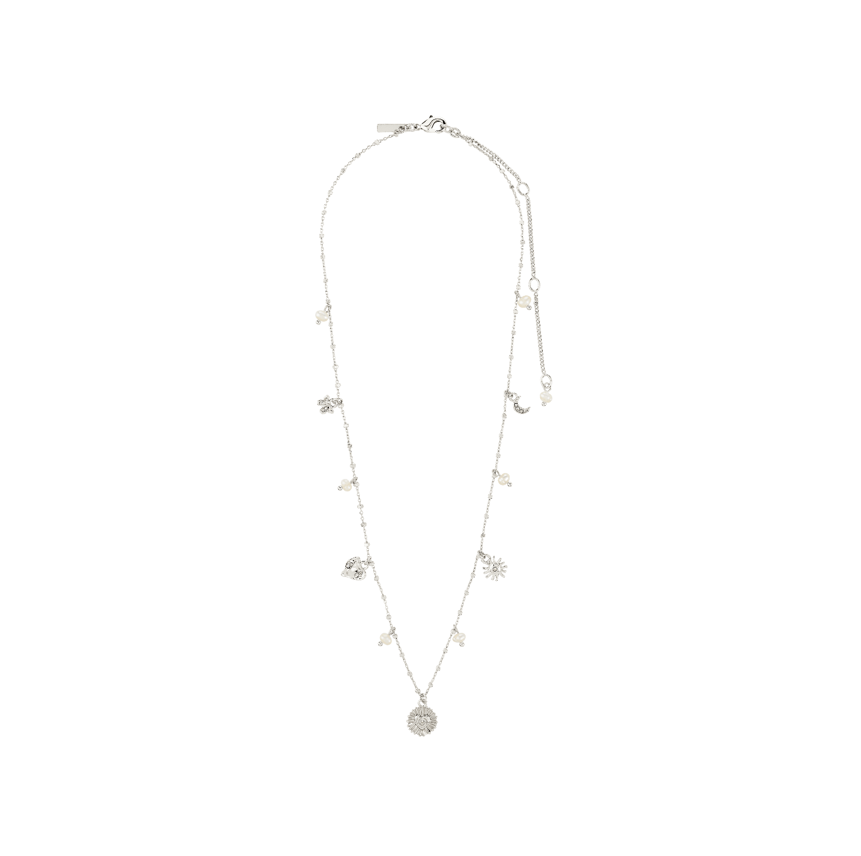 Collier à breloques sur chaîne fine avec pendentif central et plusieurs motifs suspendus