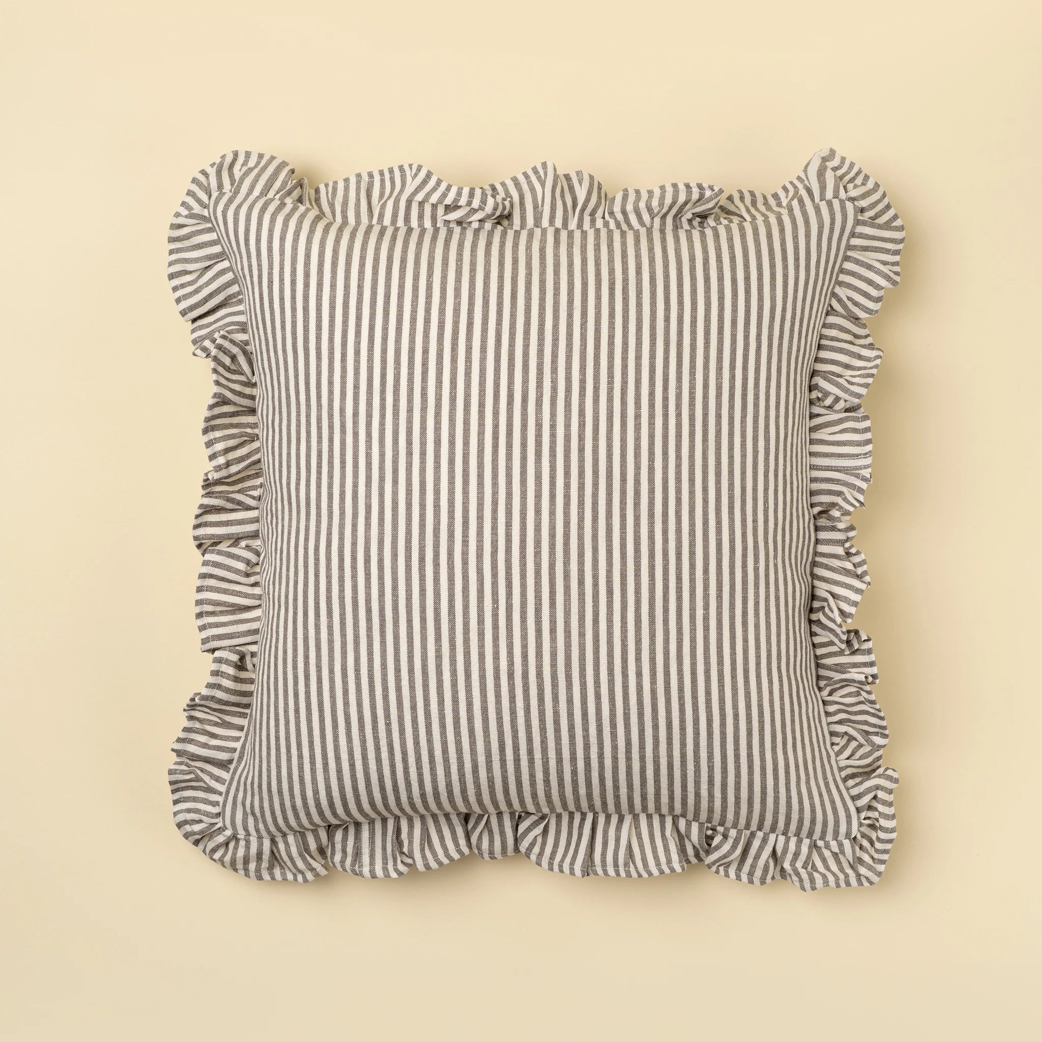 Coussin à rayures fines avec volants | Fait à la main | Coton & lin | Gris | Indaba - Les Trouvailles de JustineIndaba HomeSans garnissage (housse seulement)