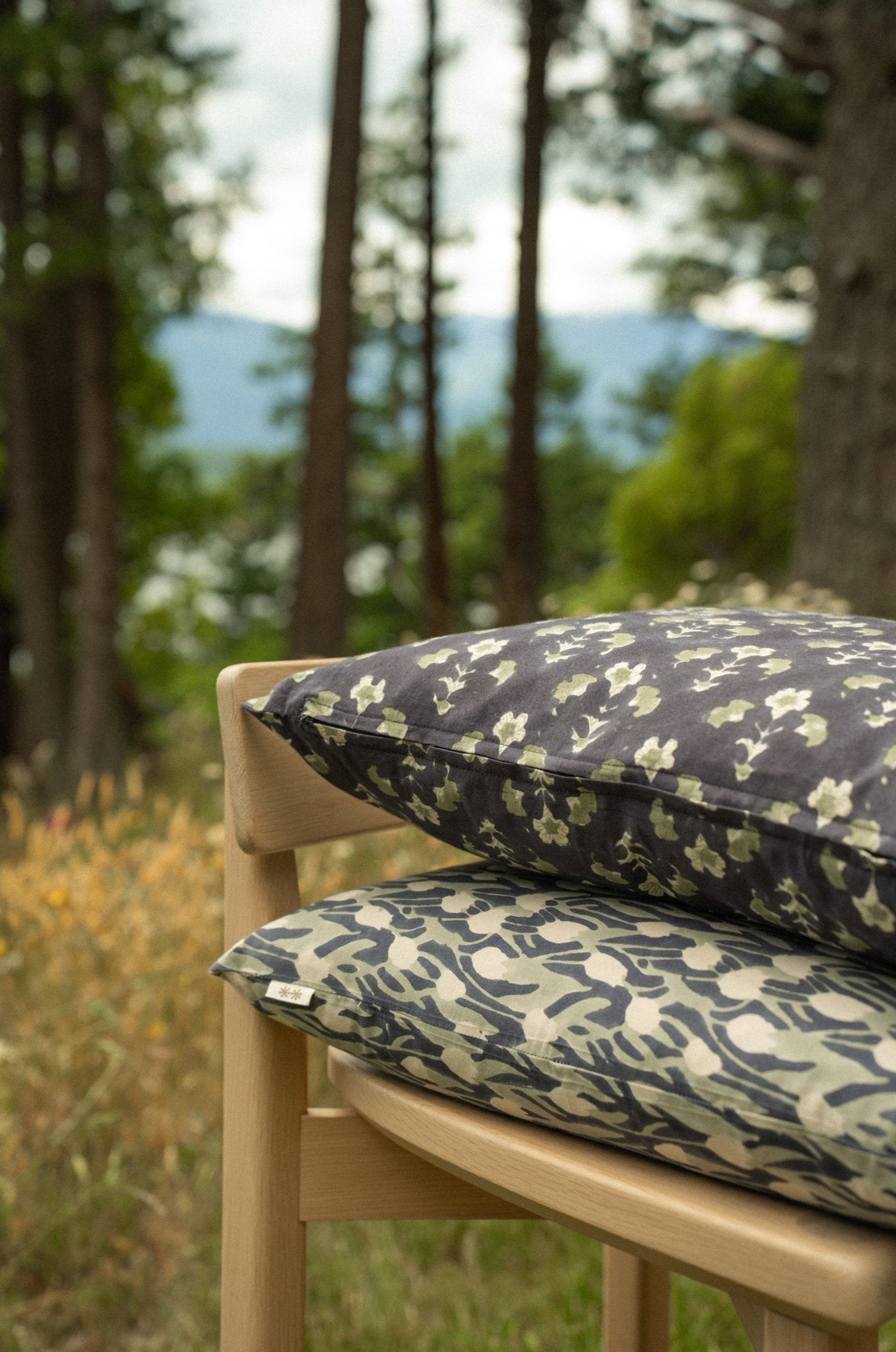 Coussin d’appoint Kavita imprimé au bloc, 20x20 | Coton biologique | Fait à la main | Indaba - Les Trouvailles de JustineIndaba HomeAvec duvet : housse + garnissage