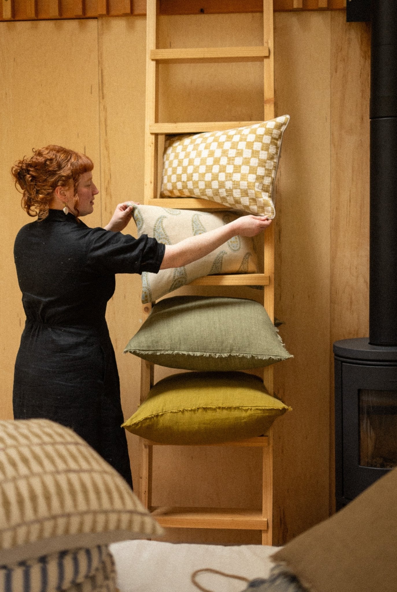 Coussin décoratif en lin Lina | 60 x 60 cm | Cumin - Les Trouvailles de JustineIndaba HomeCOVER WITH FEATHER DOWN FILLER