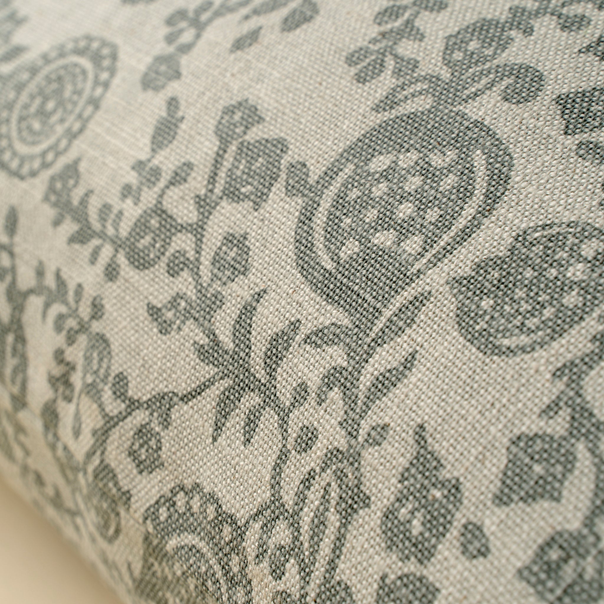 Coussin décoratif Pomegranate bleu ardoise | 50 x 50 cm | Fait à la main | Coton de qualité | Indaba - Les Trouvailles de JustineIndaba HomeHousse avec rembourrage en plumes et duvet