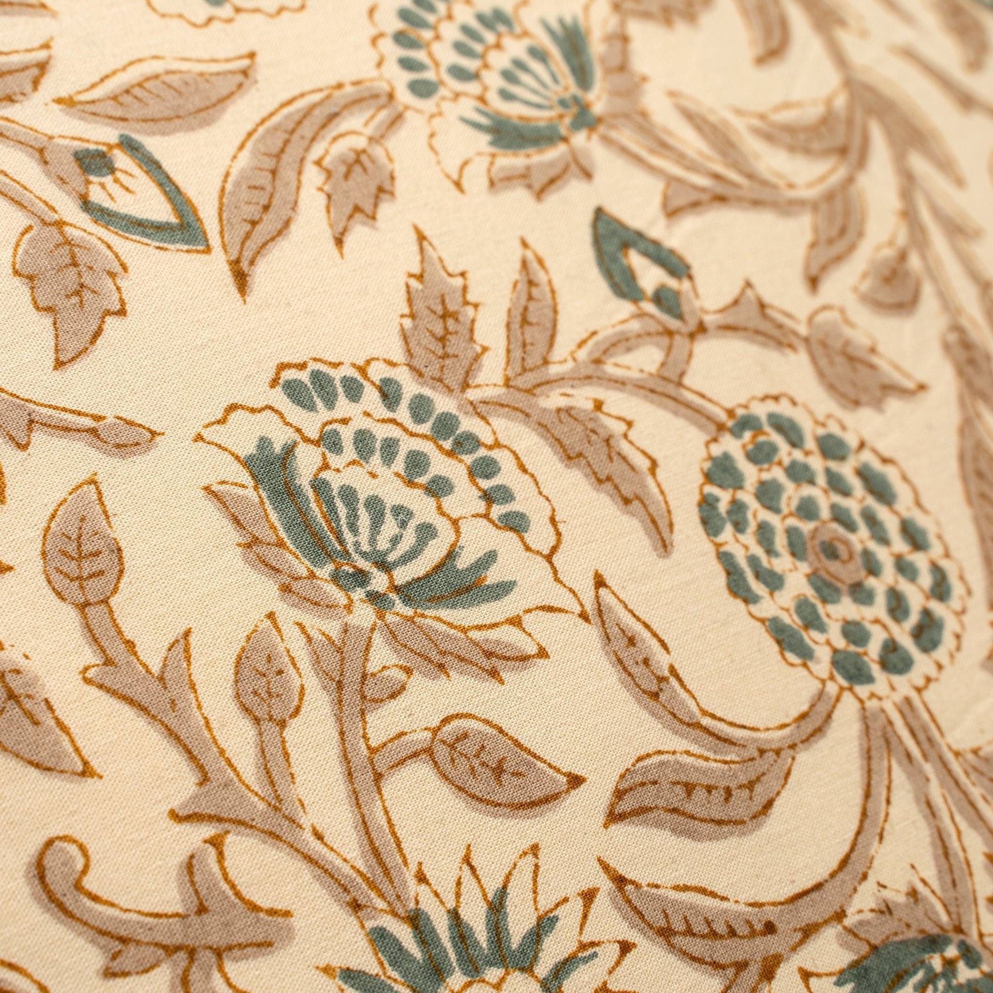 Coussin décoratif Sundari | 51x51 cm | Fait à la main | Coton biologique | Indaba - Les Trouvailles de JustineIndaba HomeHousse avec rembourrage en plumes