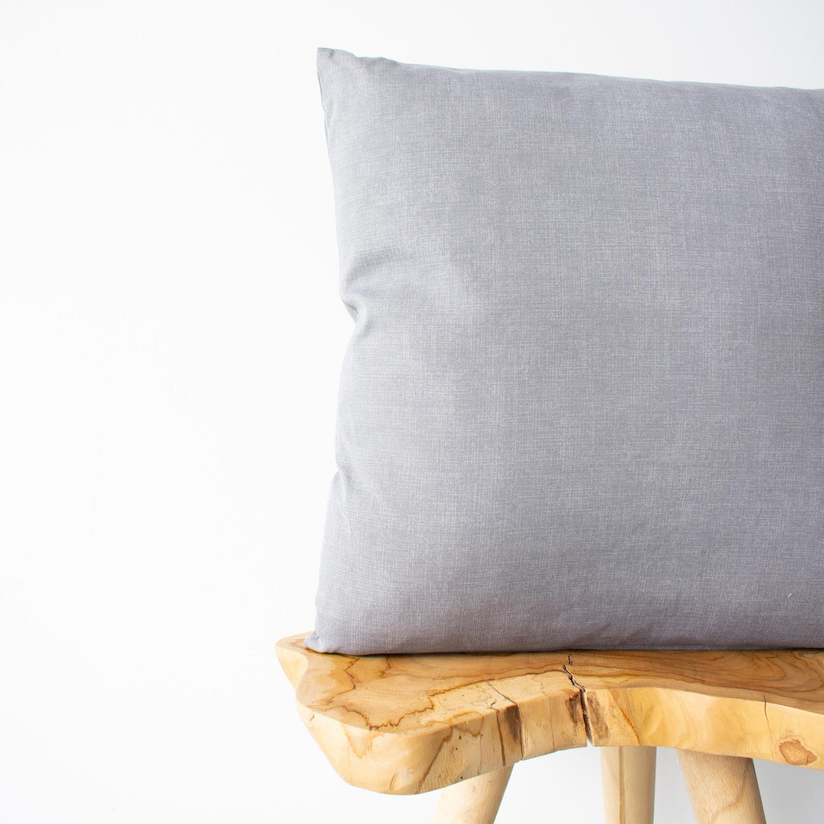 Coussin extérieur gris chiné 20×20, housse carrée, vue de face.