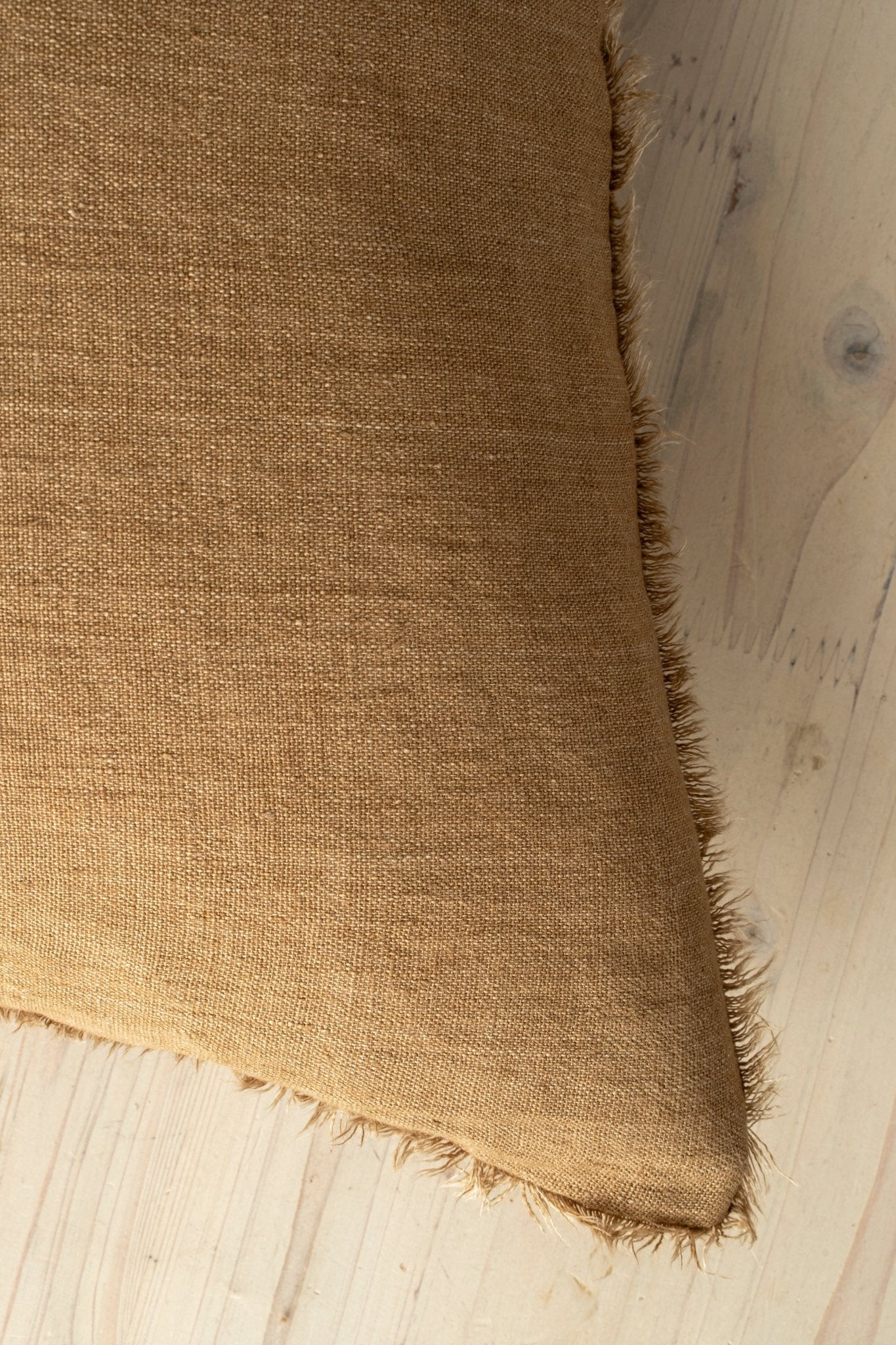 Coussin en Lin belge Lina | 50x50 cm | Fauve - Les Trouvailles de JustineIndaba HomeCOVER WITH FEATHER DOWN FILLER