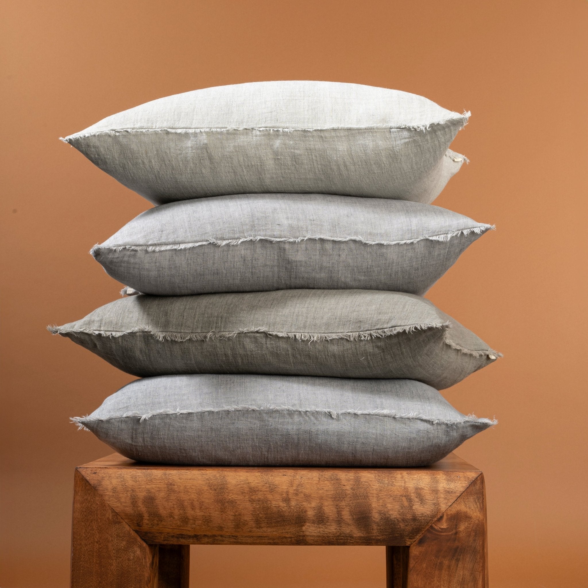 Coussin en Lin Belge Lina | 60x60 cm | Gris Chaud - Les Trouvailles de JustineIndaba HomeCOVER ONLY