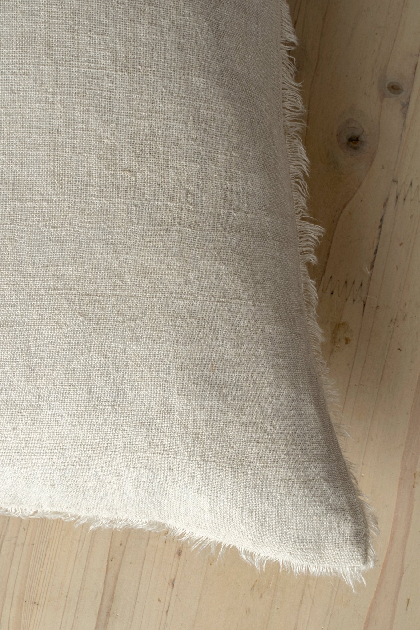 Coussin en Lin Lina | 60x60 cm | Couleur Glacier - Les Trouvailles de JustineIndaba HomeCOVER WITH FEATHER DOWN FILLER