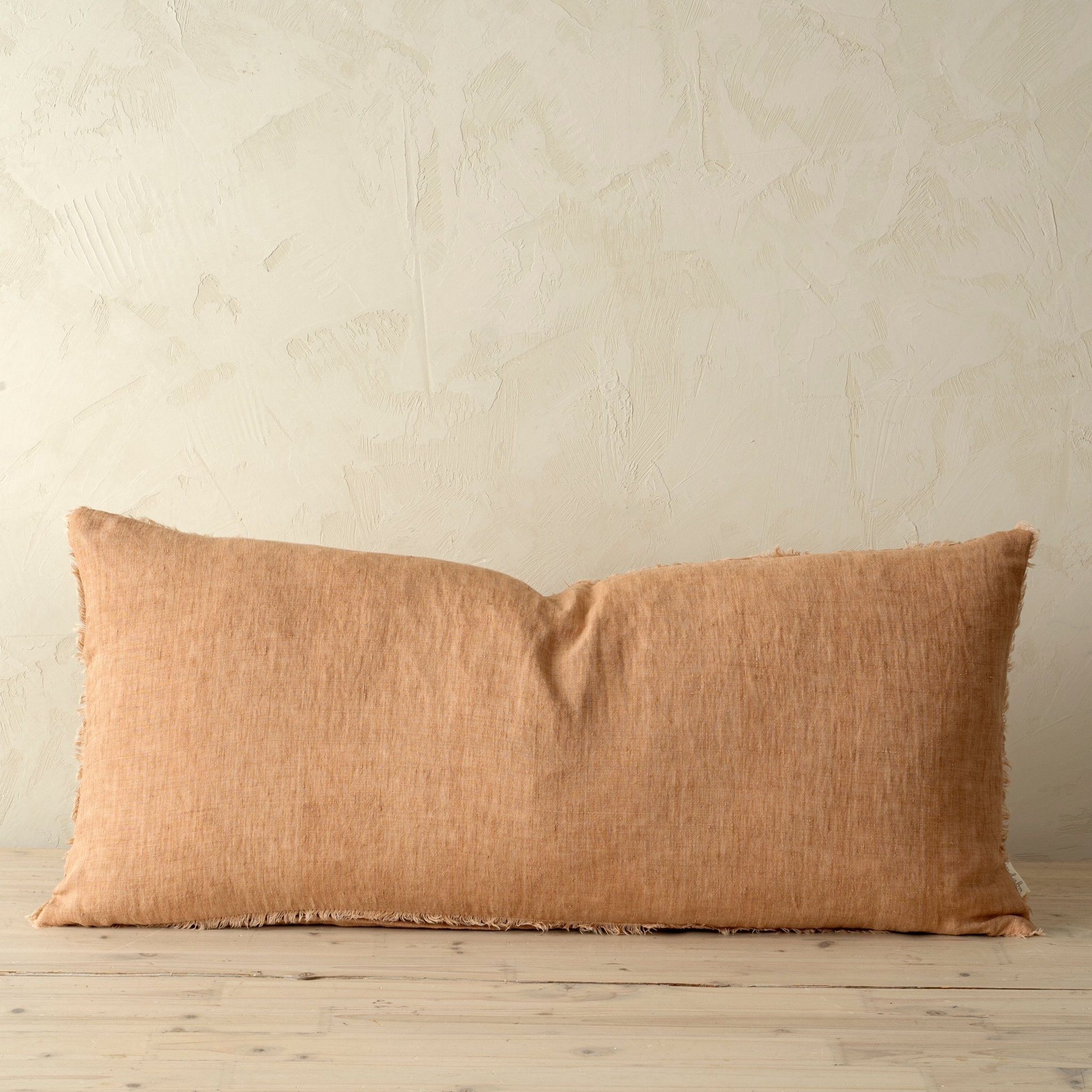 Coussin Lina | 36 × 79 cm | Terracotta | Fait à la main en lin belge durable - Les Trouvailles de JustineIndaba HomeCOVER WITH FEATHER DOWN FILLER