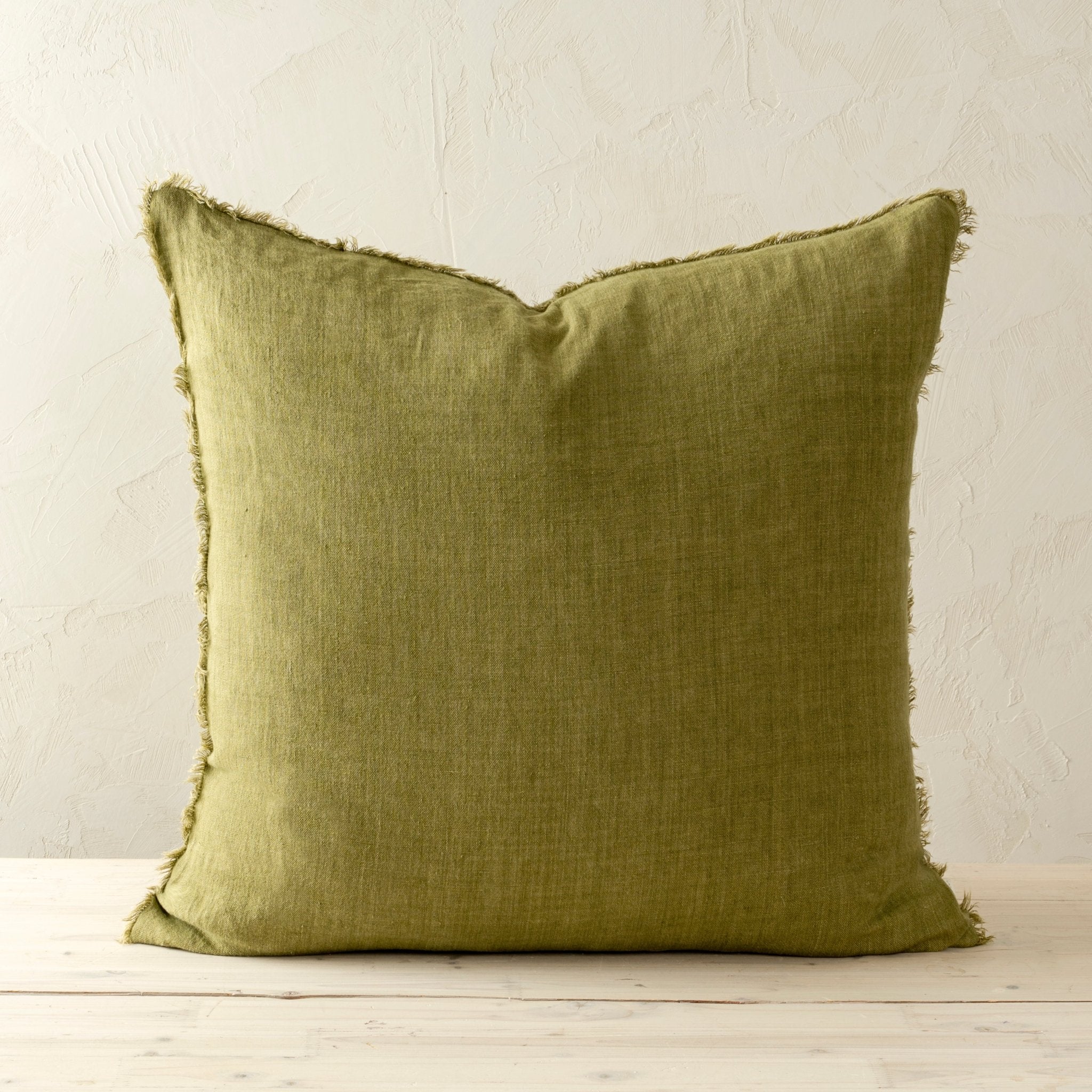 Coussin Lina | 61 × 61 cm | Dark Moss | Fait à la main en lin belge durable - Les Trouvailles de JustineIndaba HomeCOVER WITH FEATHER DOWN FILLER