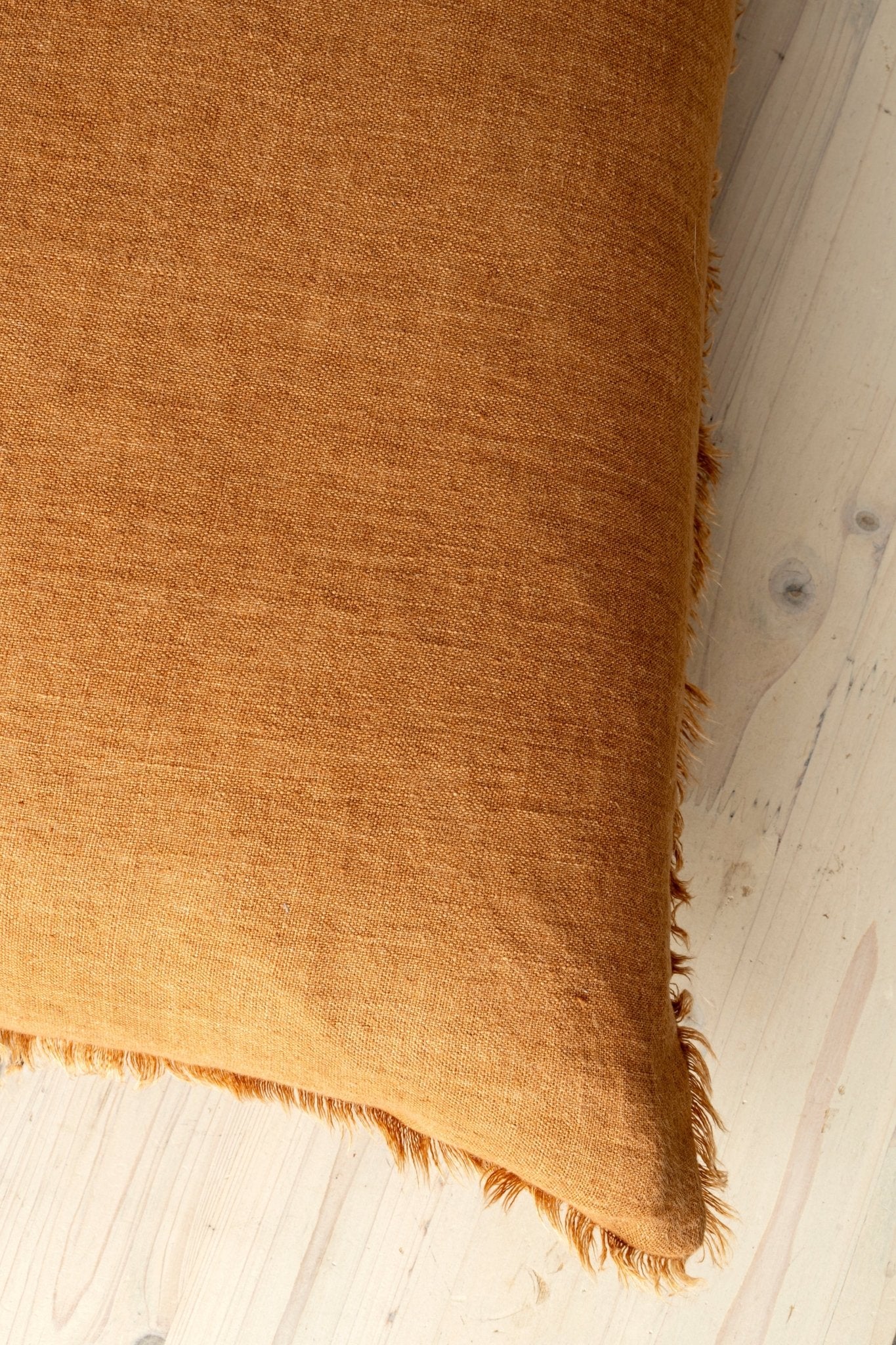 Coussin Lina | 61 x 61 cm | Fait à la main à partir de lin belge durable – Teinte Anis - Les Trouvailles de JustineIndaba HomeCOVER WITH FEATHER DOWN FILLER