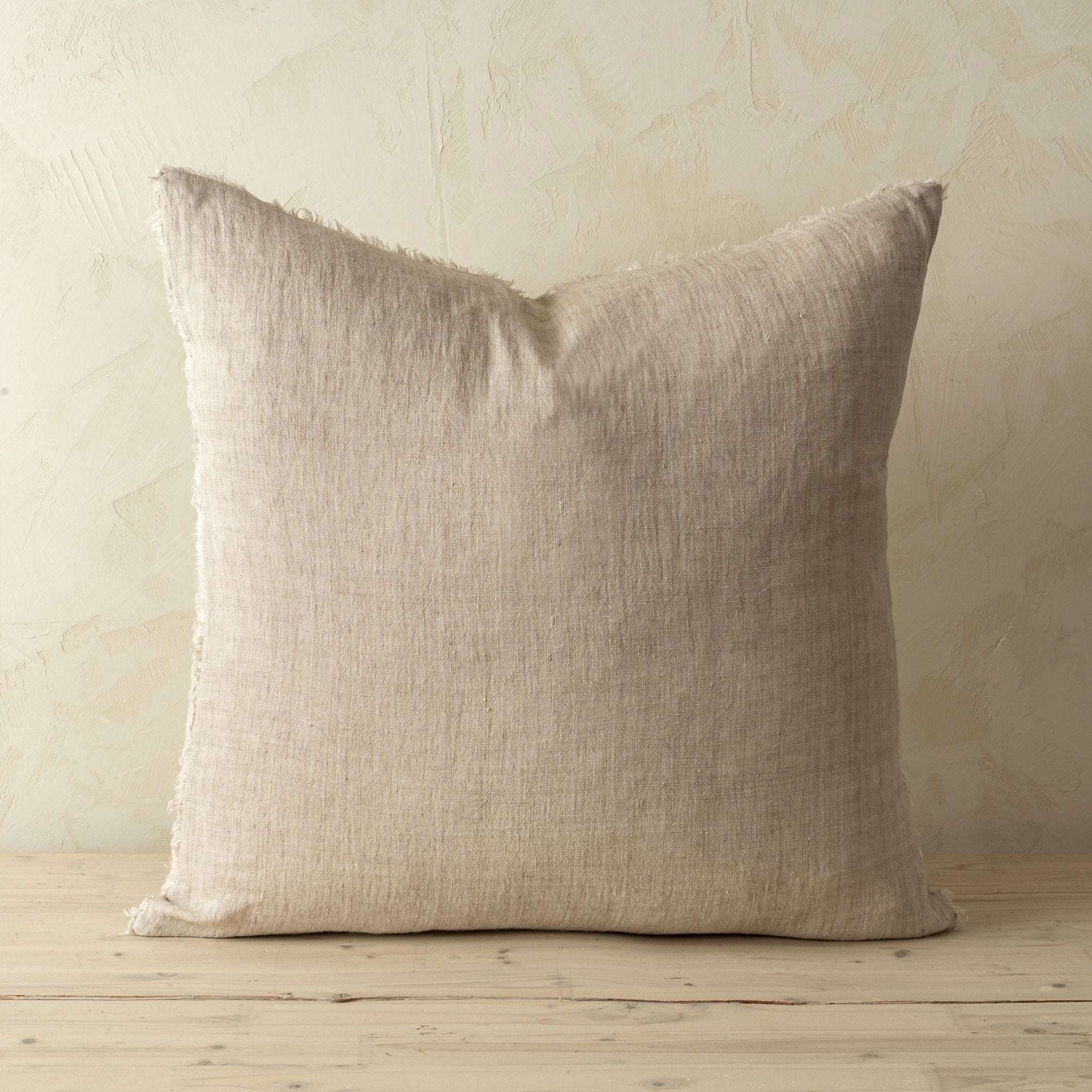 Coussin Lina en Lin | 61x61 cm | Fait à la main | Oat - Les Trouvailles de JustineIndaba HomeCOVER WITH FEATHER DOWN FILLER