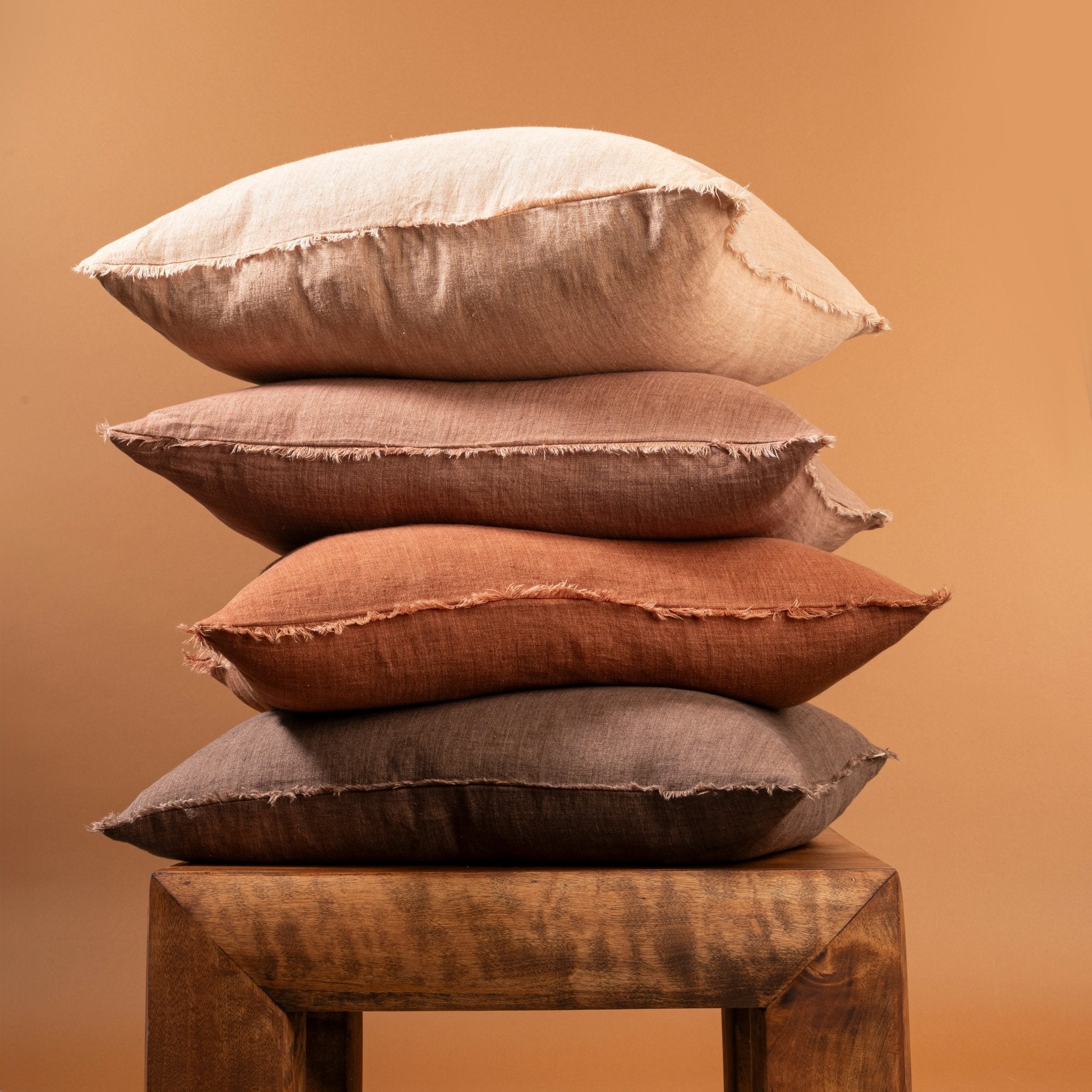Coussin Lina en Lin Belge | 60x60 cm | Moka - Les Trouvailles de JustineIndaba HomeCOVER WITH FEATHER DOWN FILLER