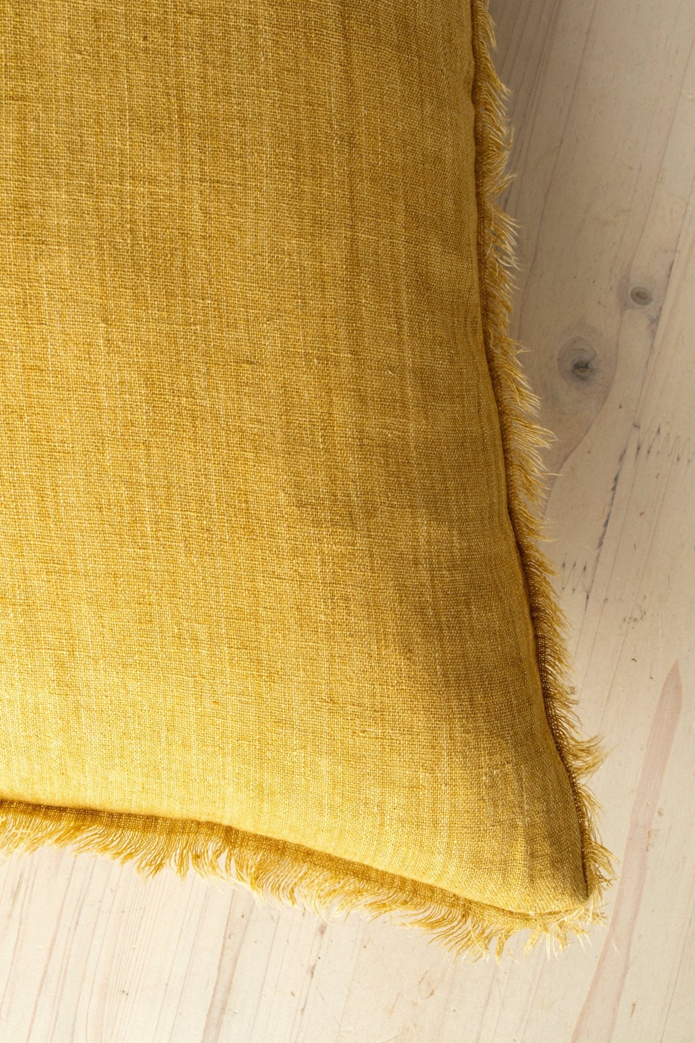 Coussin Lina en Lin Belge Miel | 60x60 cm | Façonné à la Main - Les Trouvailles de JustineIndaba HomeCOVER ONLY
