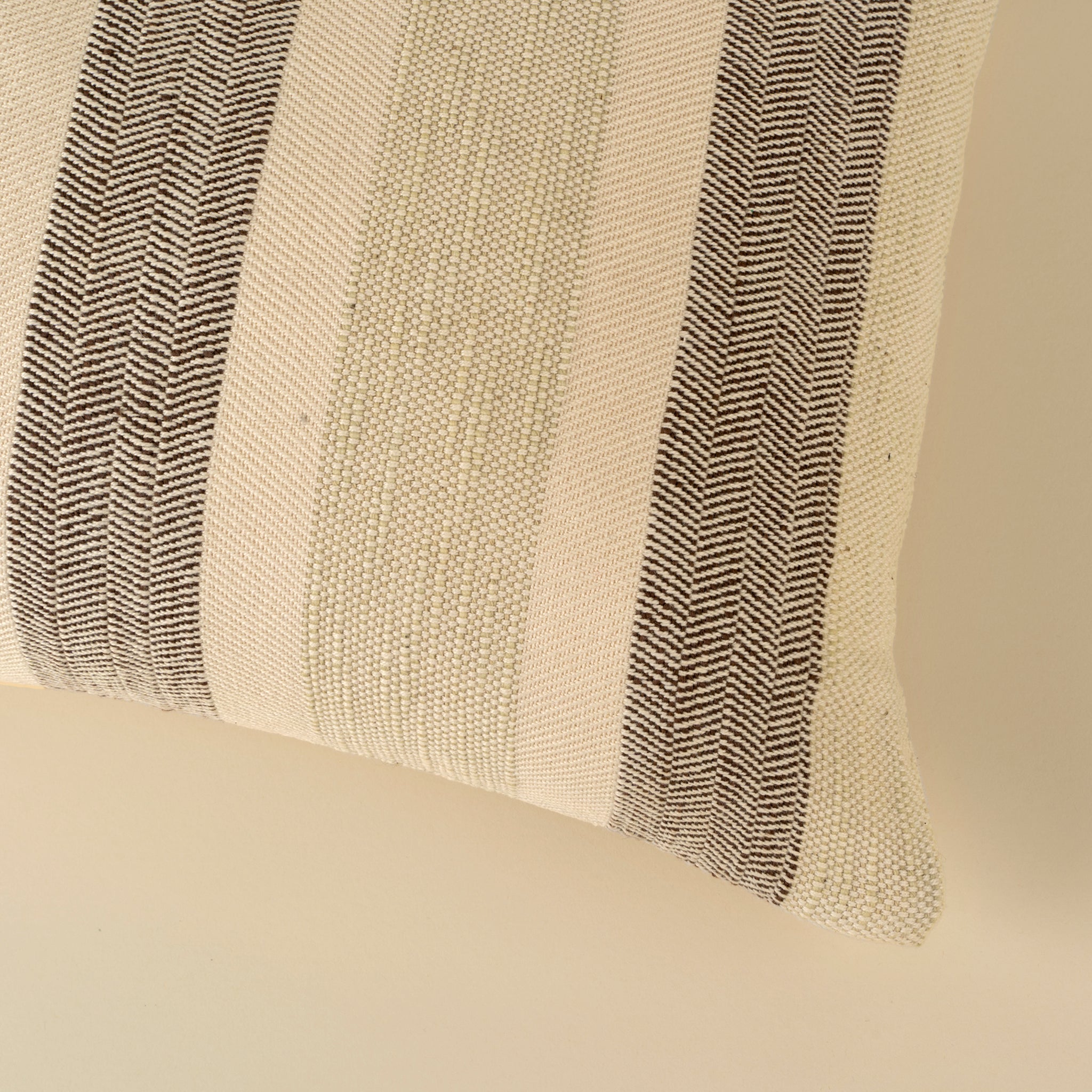 Coussin lombaire Hattie | 38 x 107 cm | Fait à la main | Coton de qualité | Style artisanal naturel | Indaba - Les Trouvailles de JustineIndaba HomeHousse avec rembourrage en plumes et duvet