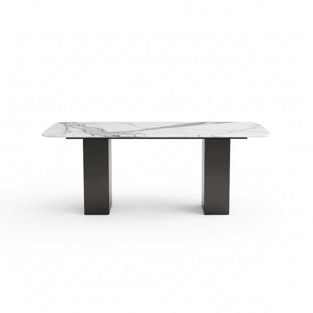 Ensemble de salle à manger Arcadia avec table en pierre effet marbre et chaises en cuir végan sur fond blanc