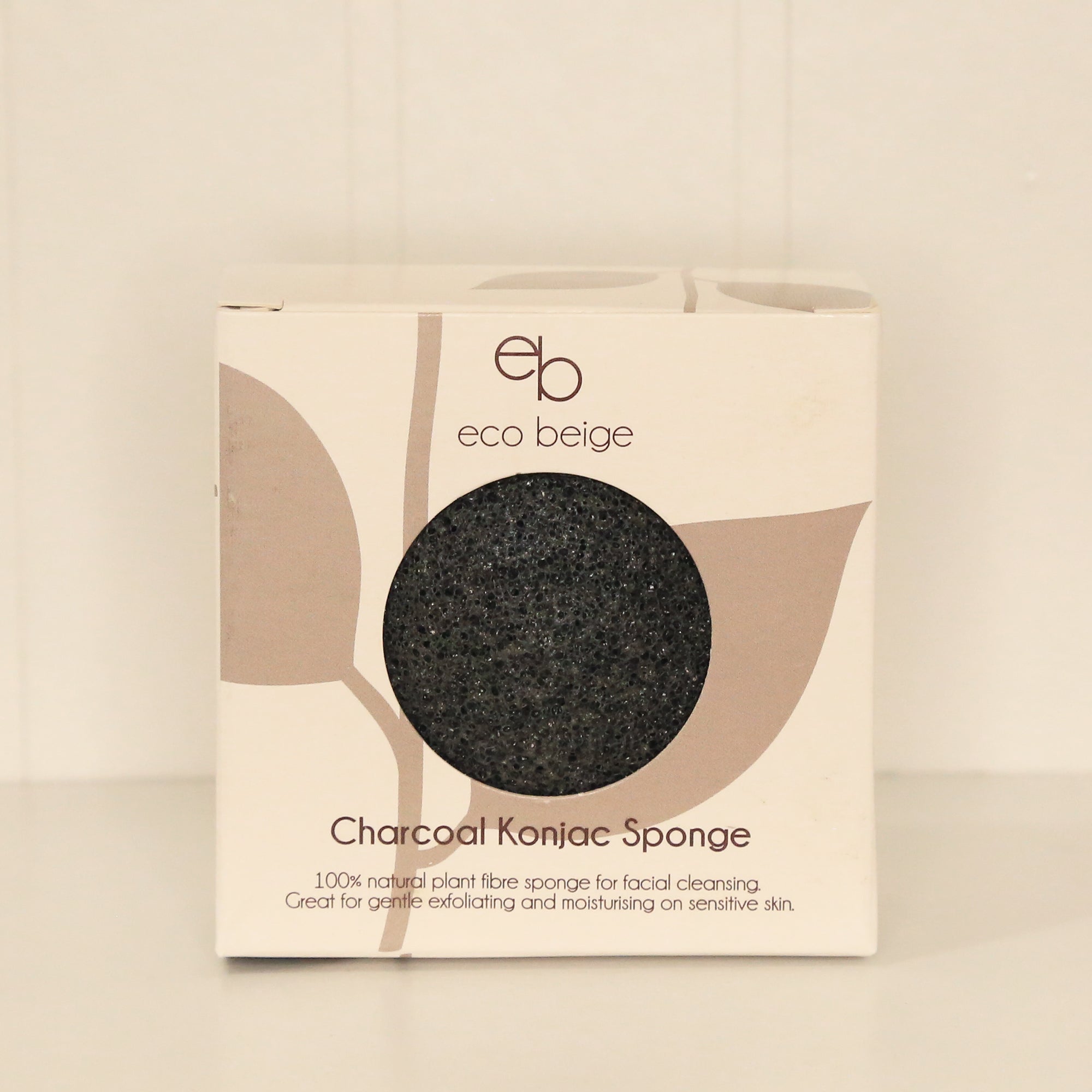 Éponge visage konjac ronde noire au charbon, en emballage