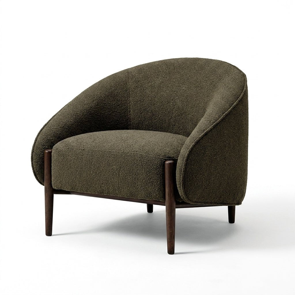 Fauteuil d’appoint vert foncé avec forme arrondie, accoudoirs et pieds en bois.