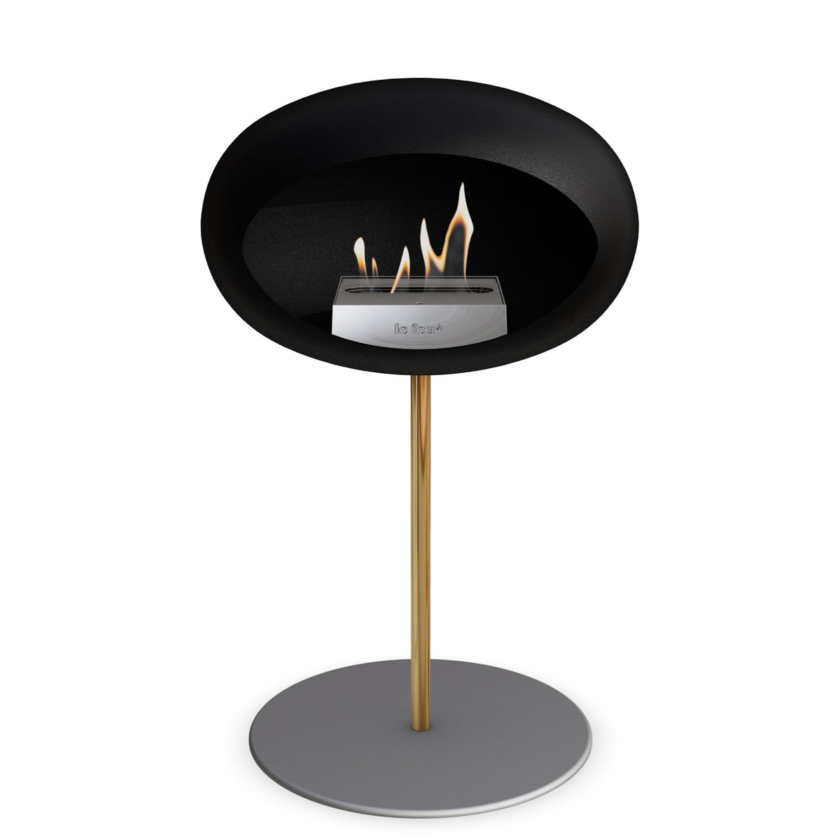 Foyer au bioéthanol sur pied : coupelle noire, flamme vive, brûleur en acier, base grise.