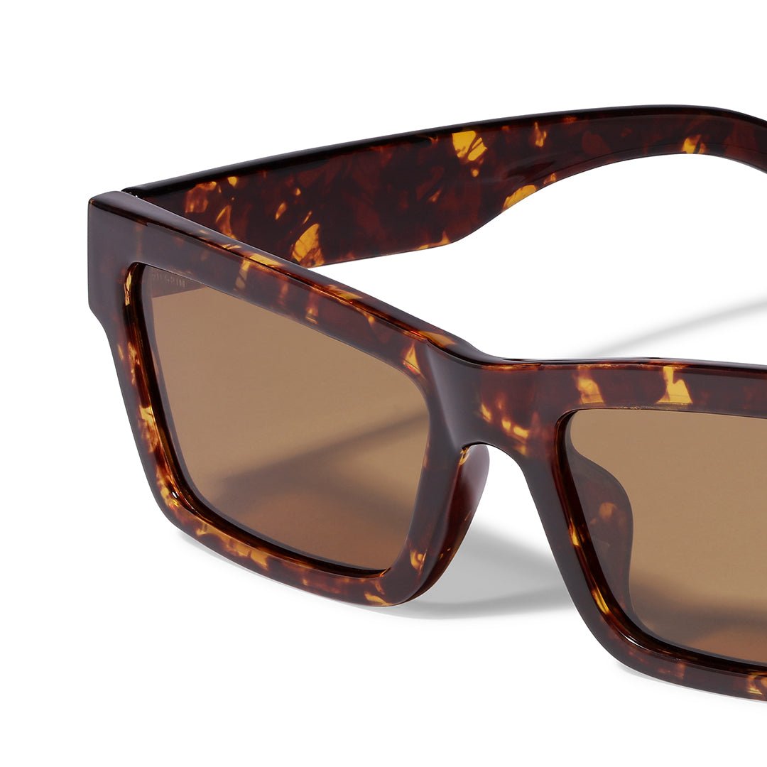 Lunettes de soleil monture écaille brun et branches épaisses, verres bruns fumés