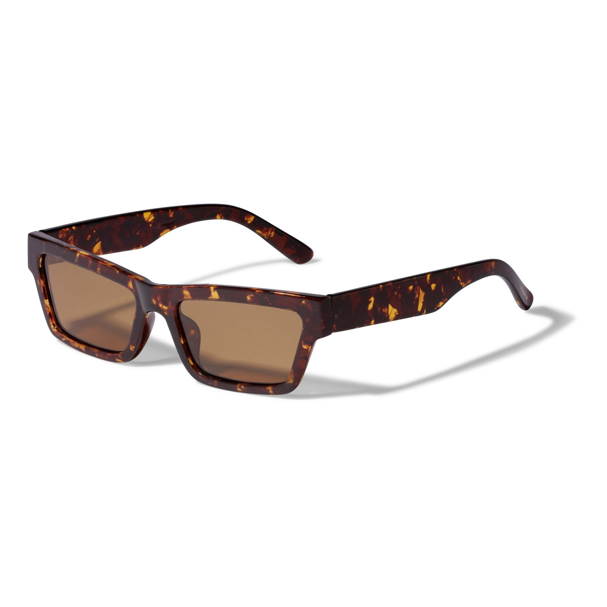 Lunettes de soleil ASHLYN brun écaille Pilgrim avec design angulaire et matériaux recyclés.