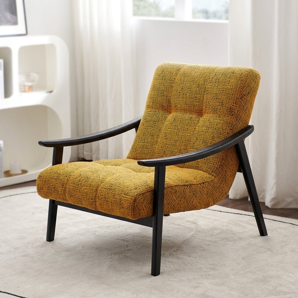 Fauteuil Opava en tissu avec structure en bois massif style mid-century