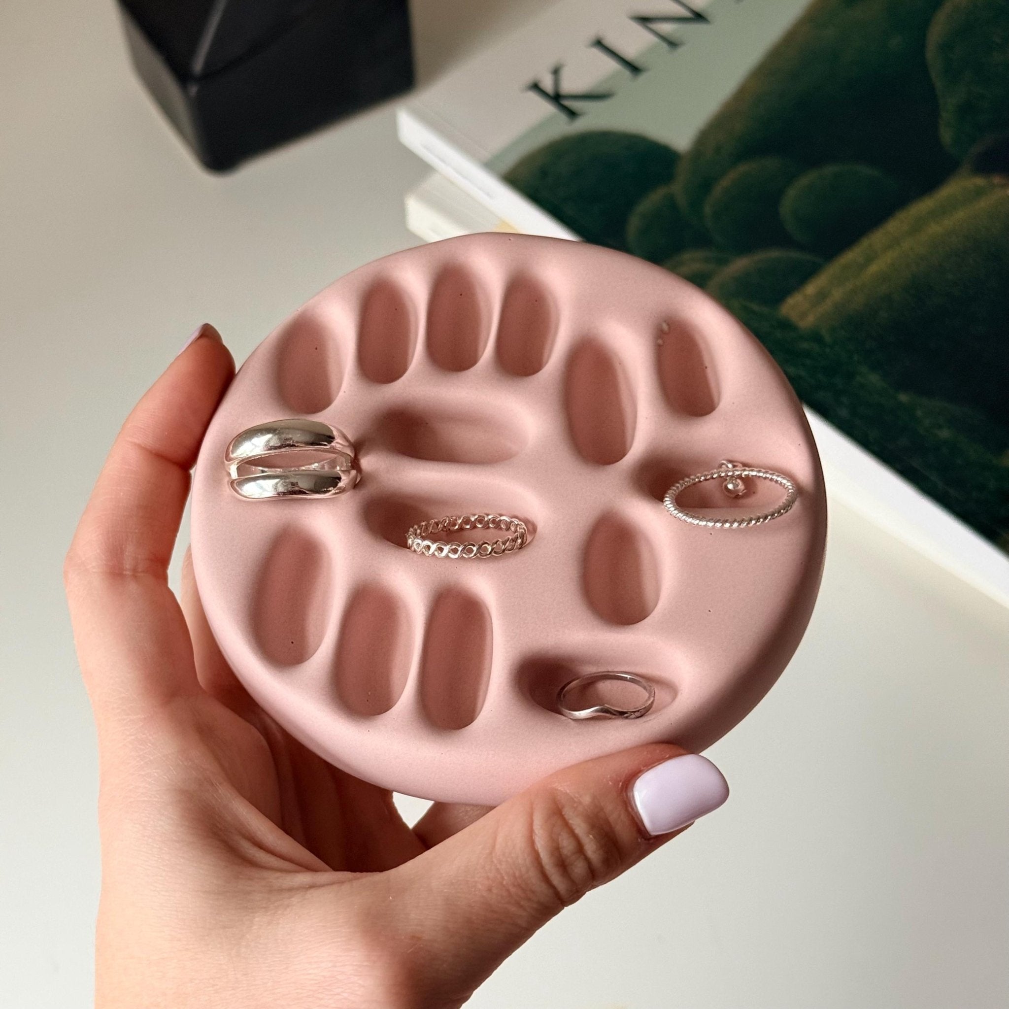 Organisateur à bagues minimaliste en jesmonite | Plateau sculptural fait à la main | Estelle Studio - Les Trouvailles de JustineEstelle StudioNude