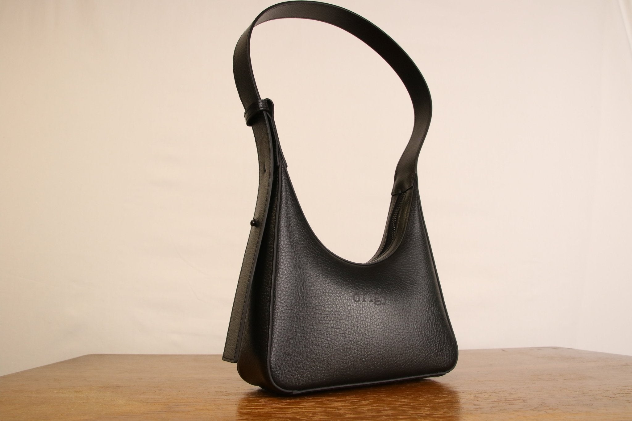 Origyn 01 | Sac à Bandoulière en Cuir Végétal Vegan | Fabriqué avec MIRUM® sans Plastique - Les Trouvailles de JustineHandbagOrigynNoir