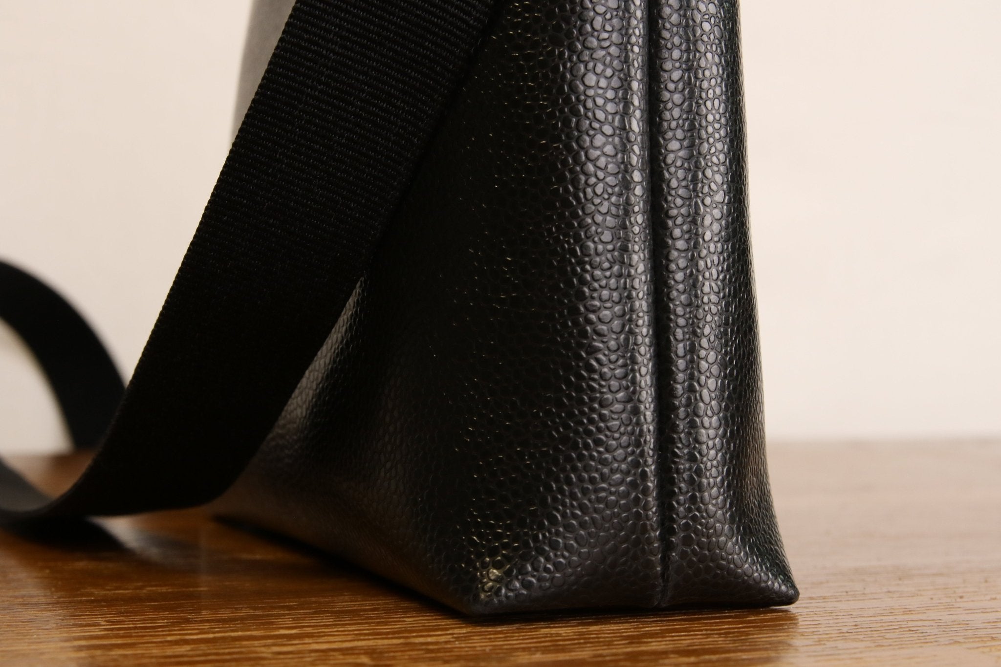 Origyn 04 | Sac à Main Zippé en Cuir Végétal Vegan | Fabriqué avec MIRUM® sans Plastique - Les Trouvailles de JustineHandbagOrigynNoir