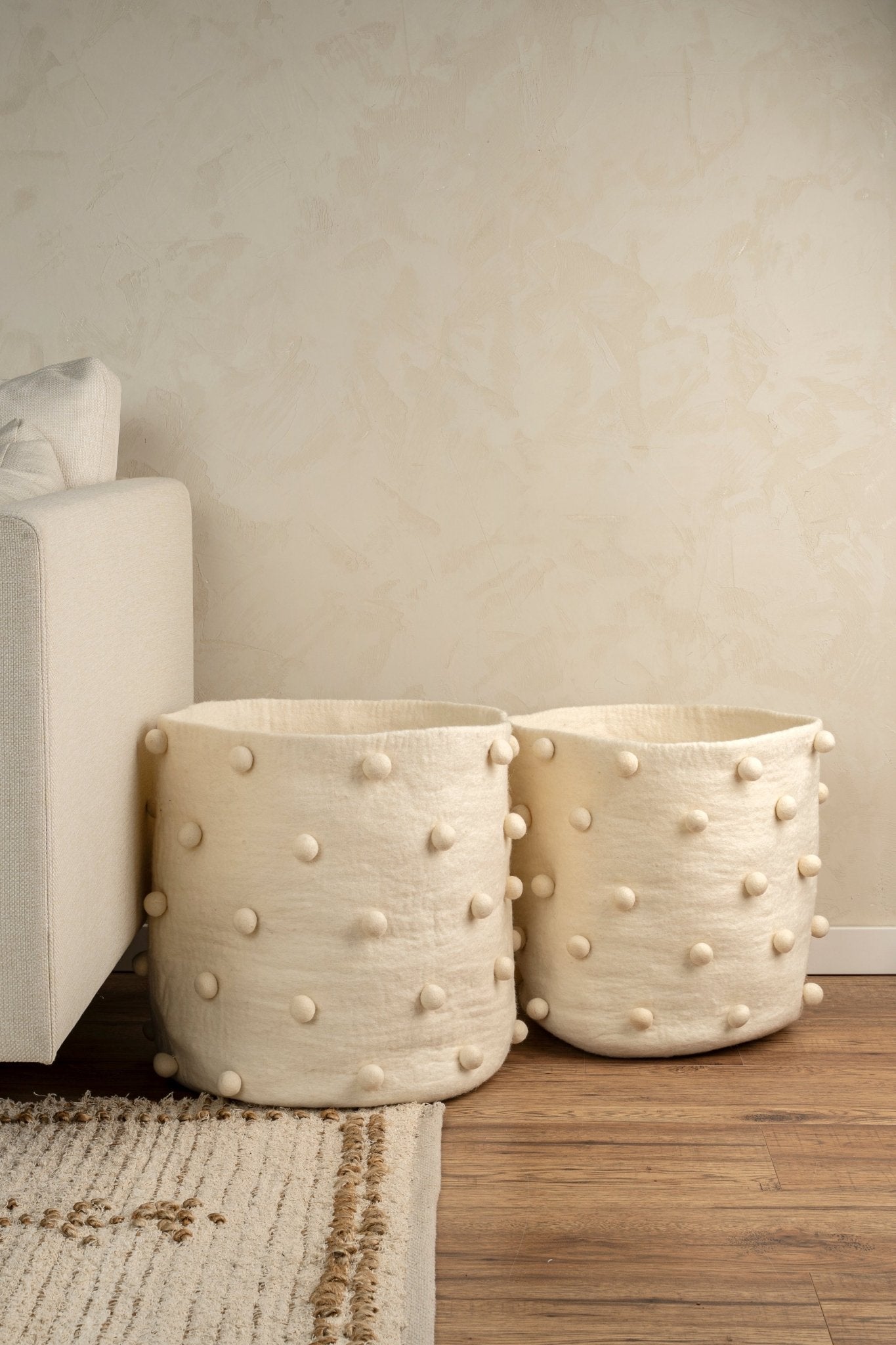 Panier à Pompons en Laine Feutrée | Grand Format | Charme Artisanal - Les Trouvailles de JustineIndaba Home