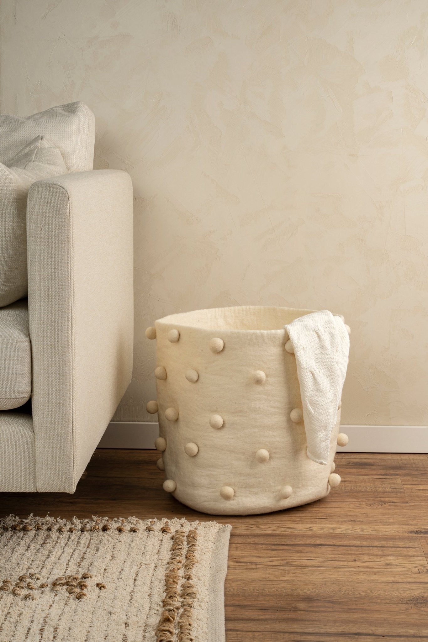 Panier à Pompons Feutrés | Petit Format | Laine Naturelle - Les Trouvailles de JustineIndaba Home