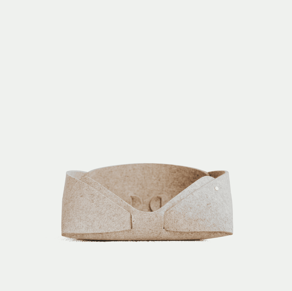 Panier pour animaux MATT™ en feutre de laine naturelle 14 x 12 pouces, idéal pour les chats, les petits chiens ou le rangement décoratif.