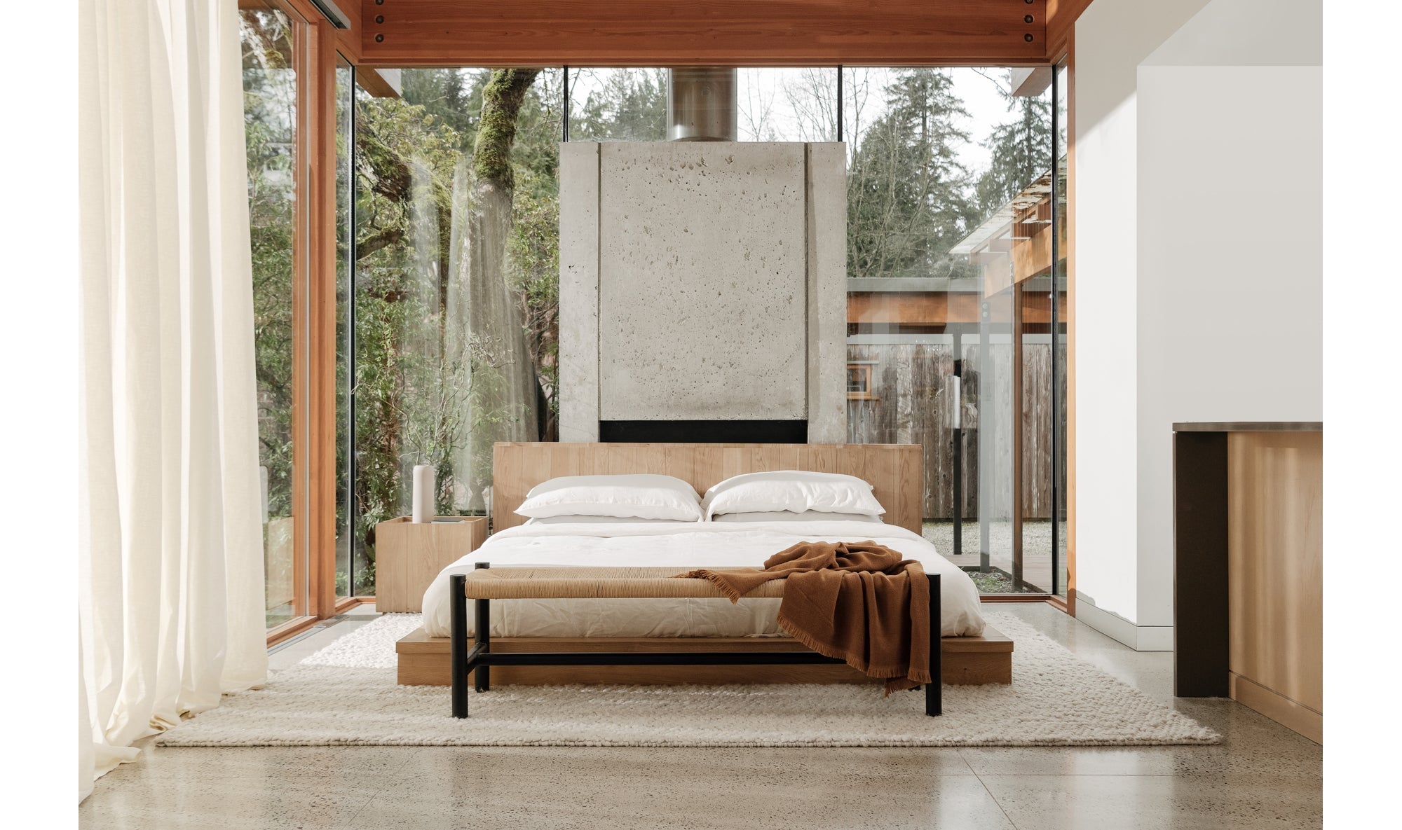 Lit Parana en bois massif avec tables de nuit | Chêne naturel | Design épuré