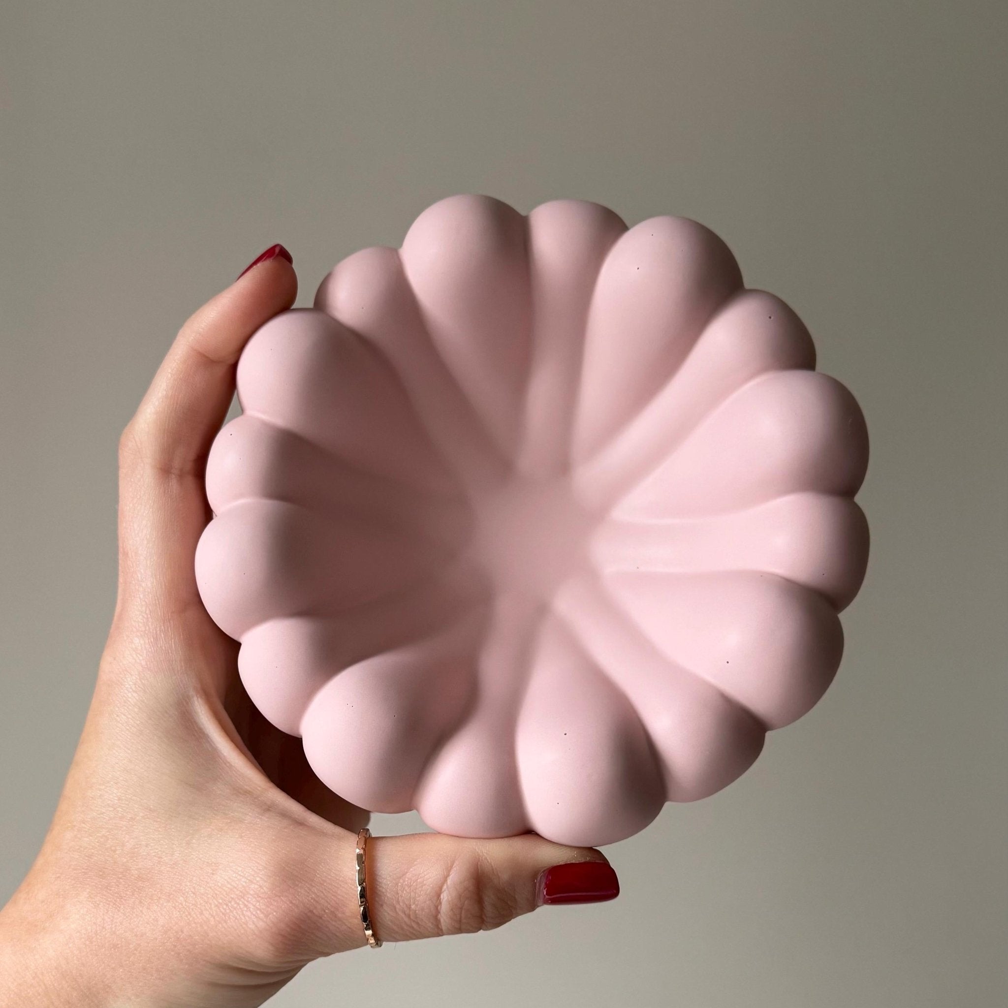 Plateau à bijoux rond en jesmonite | Scandi Home Decor | Plateau à trésors fait à la main | Estelle Studio - Les Trouvailles de JustineEstelle StudioNude