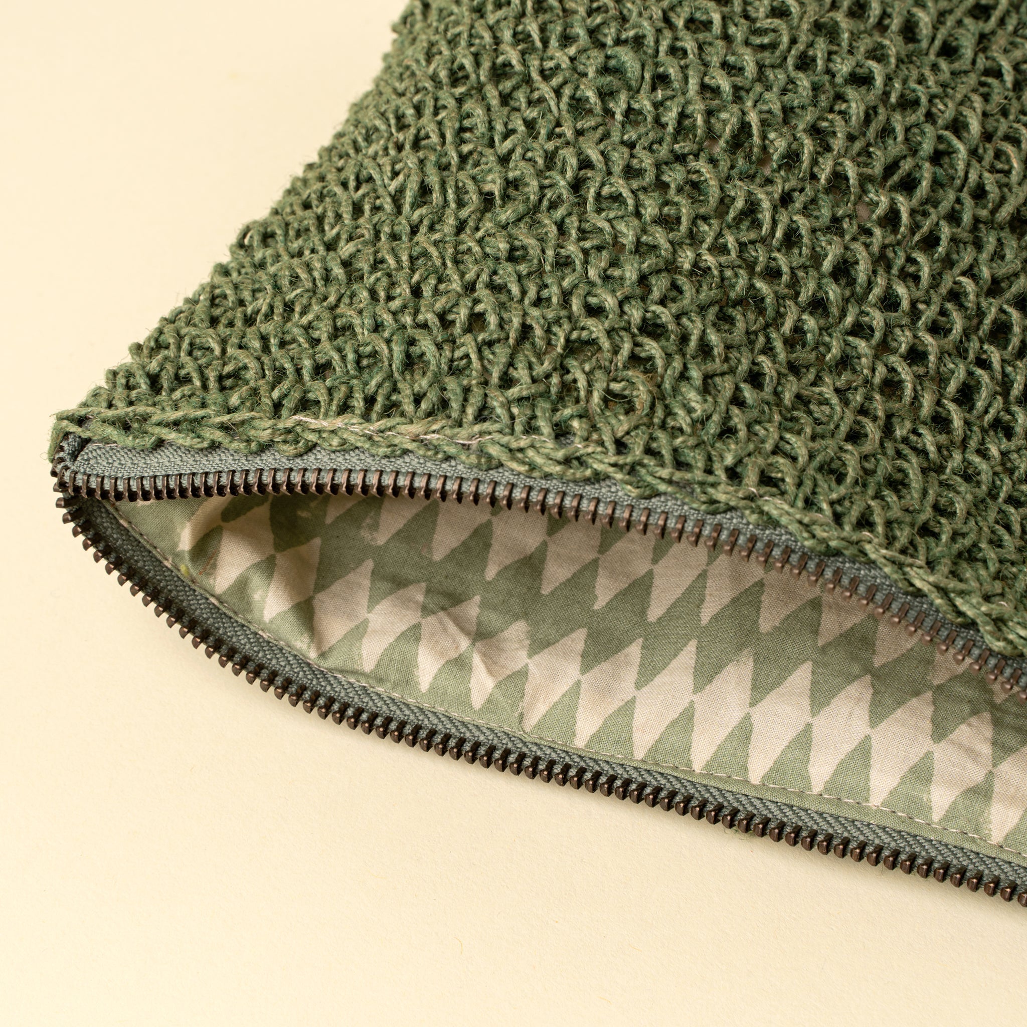 Pochette Lola tissée, Petit format | Vert | Fait à la main | Jute & coton | Indaba - Les Trouvailles de JustineIndaba Home
