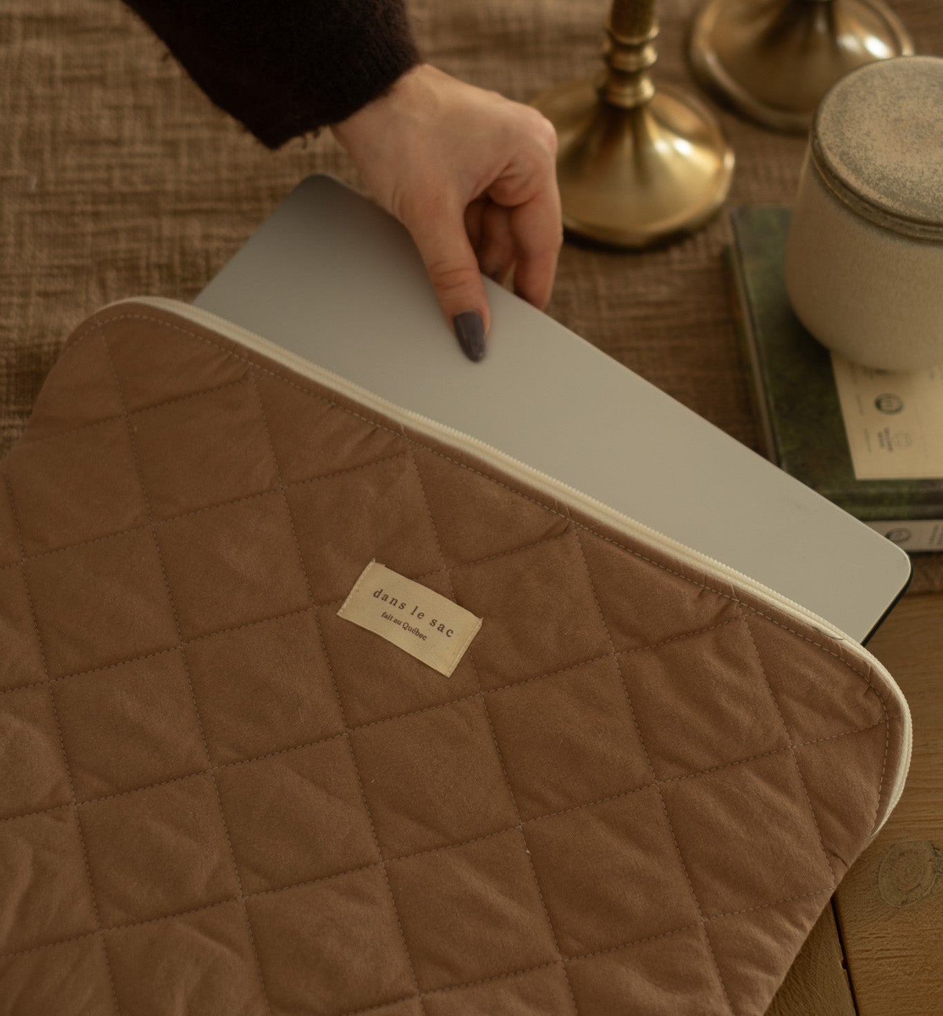 Pochette pour ordinateur - Les Trouvailles de Justineétui en tissuDans Le SacTan