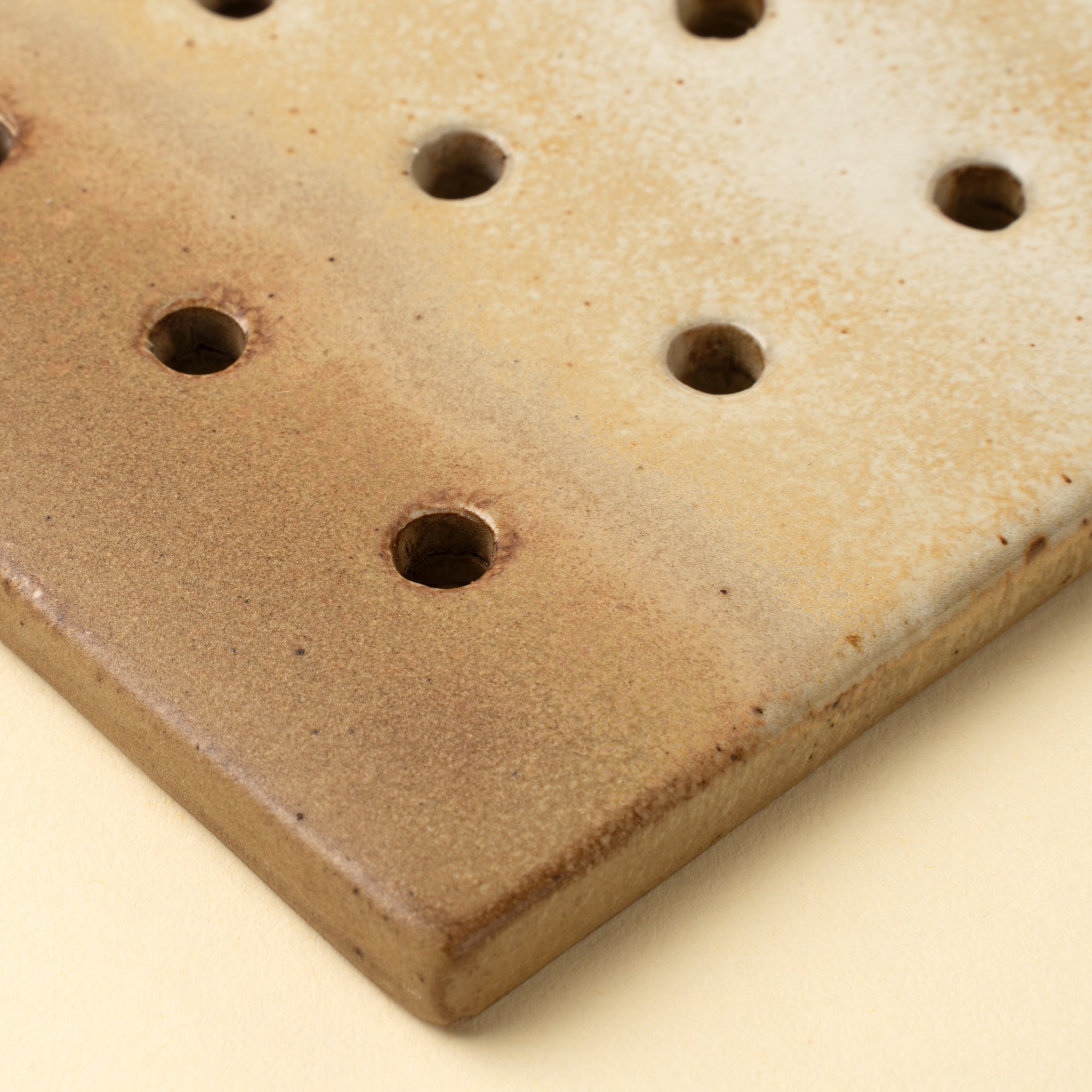Porte - Savon Ombre Dots | Fait à la Main | Accessoire en Céramique | Décoration de Salle de Bain | Indaba - Les Trouvailles de JustineIndaba Home