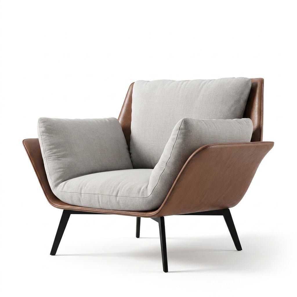 Fauteuil d’appoint gris en tissu avec dossier haut, côtés marron en cuir, pieds noirs.