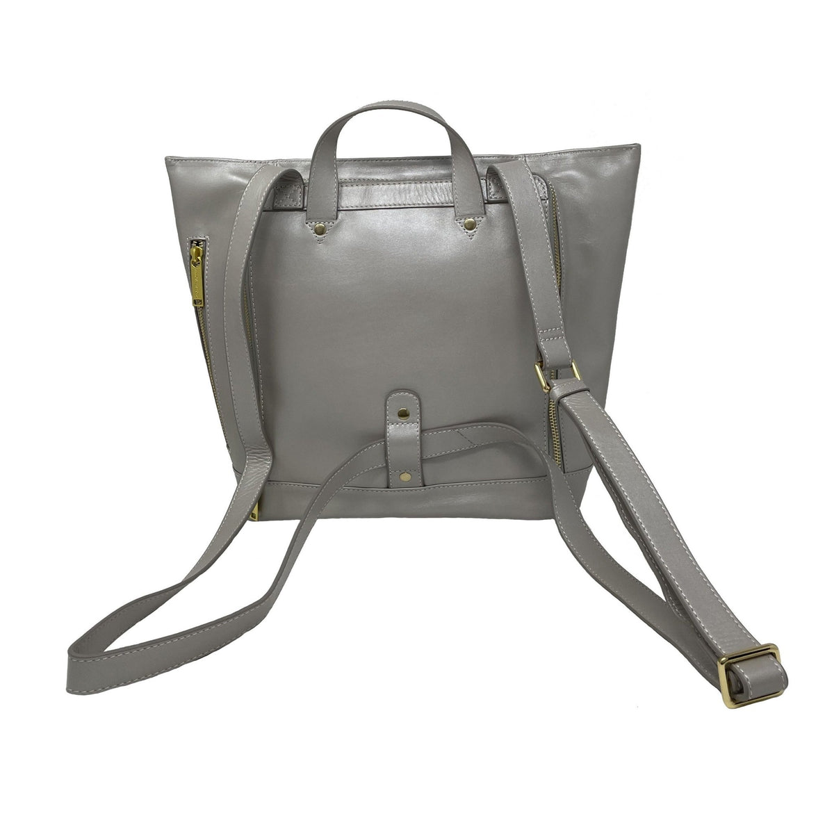 Sac à dos en cuir argent, bretelles réglables et poche avant zippée.