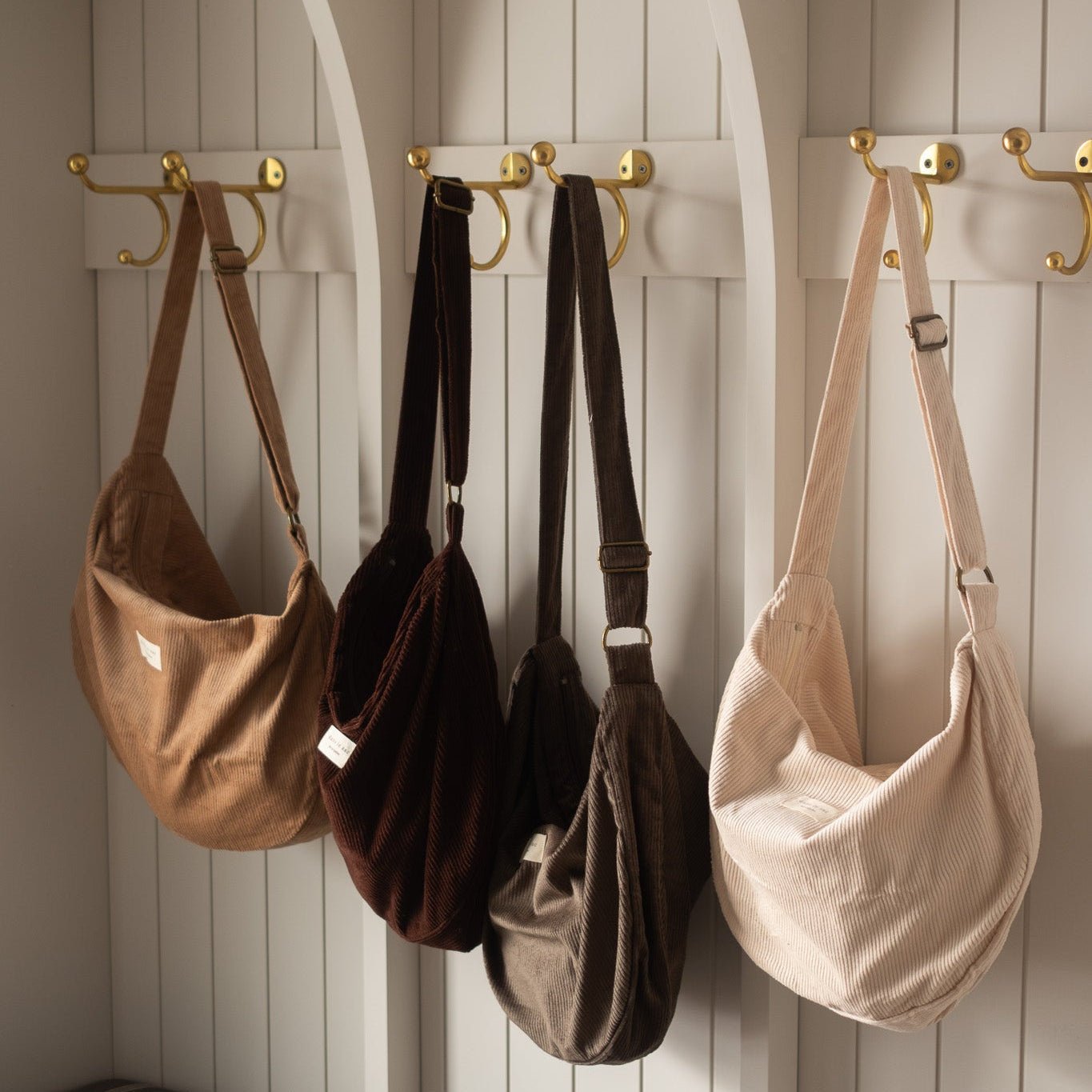 Sac Croissant en Corduroy - Bandoulière Ajustable & Fermeture Éclair - Les Trouvailles de JustineSacs réutilisables à fermeture éclairDans Le SacJungle