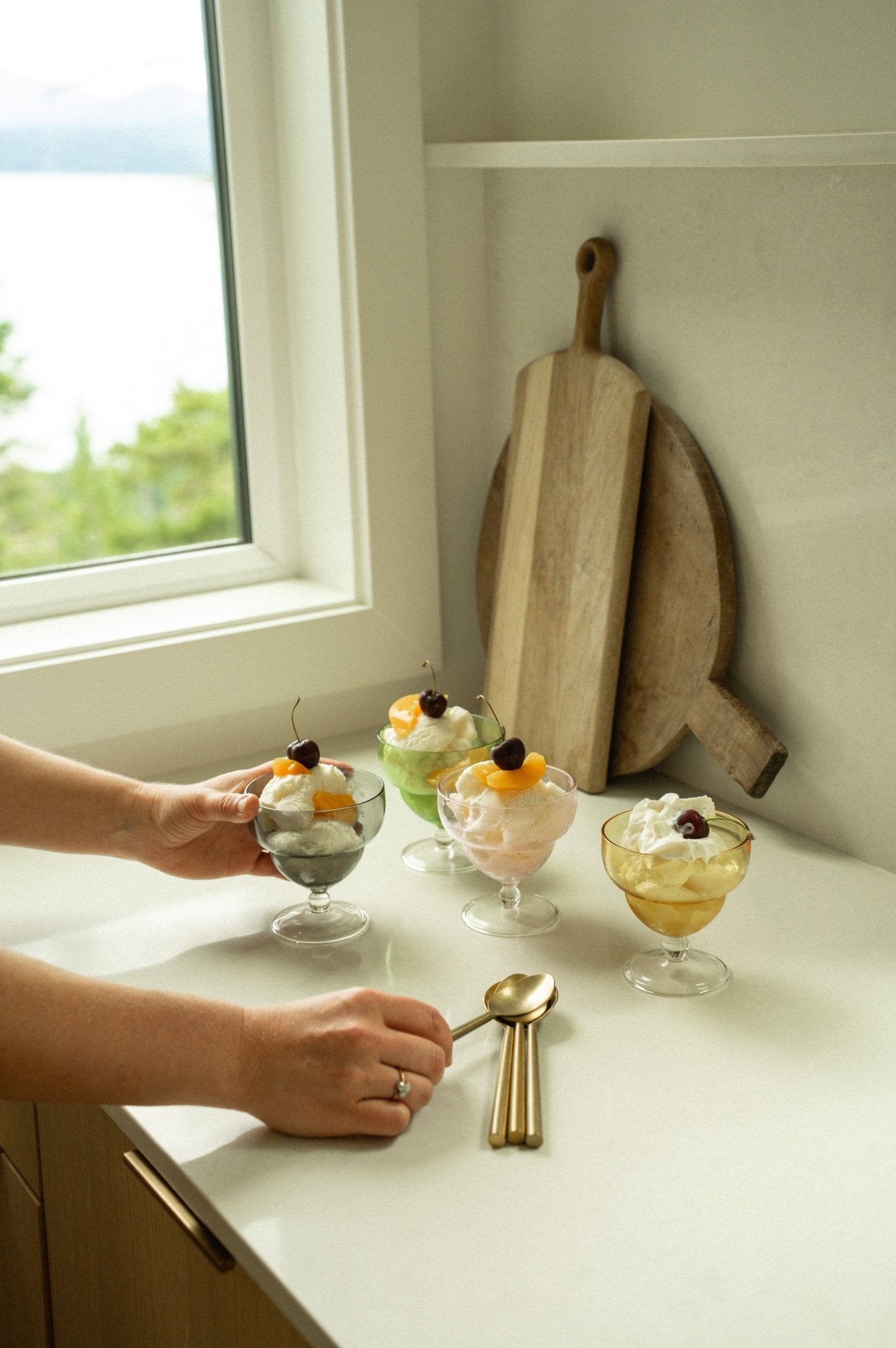 Savoy Coupe, Ambre | Verre Sculptural | Fait à la main | Écoresponsable | Indab - Les Trouvailles de JustineIndaba Home