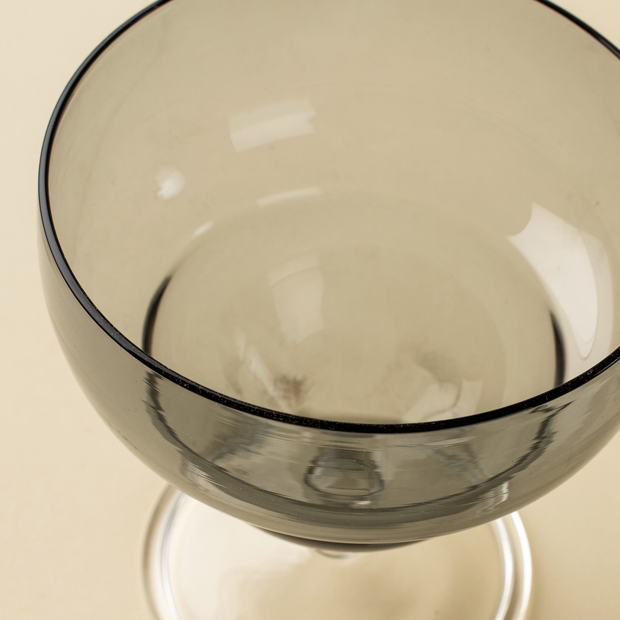 Savoy Coupe, Fumé | Verre Sculptural | Fait à la main | Écoresponsable | Indaba - Les Trouvailles de JustineIndaba Home